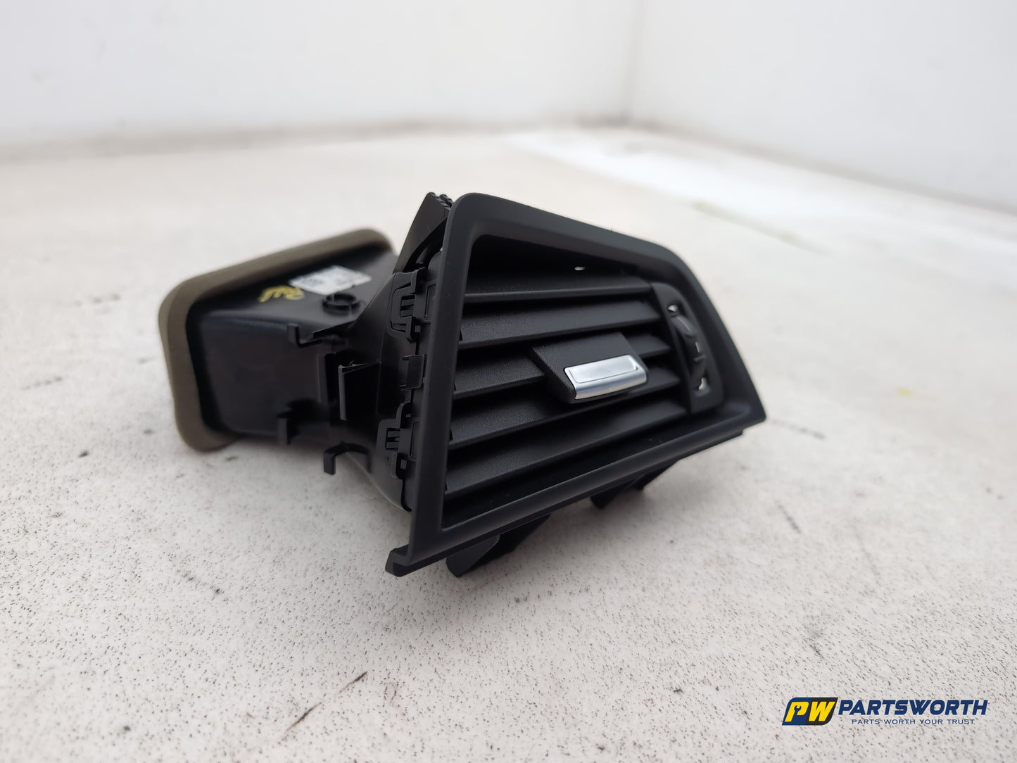 Bmw 5 Series 520d Se Auto F10 Dashboard Air Vent Right Driver Side 5916688809 - photo 3