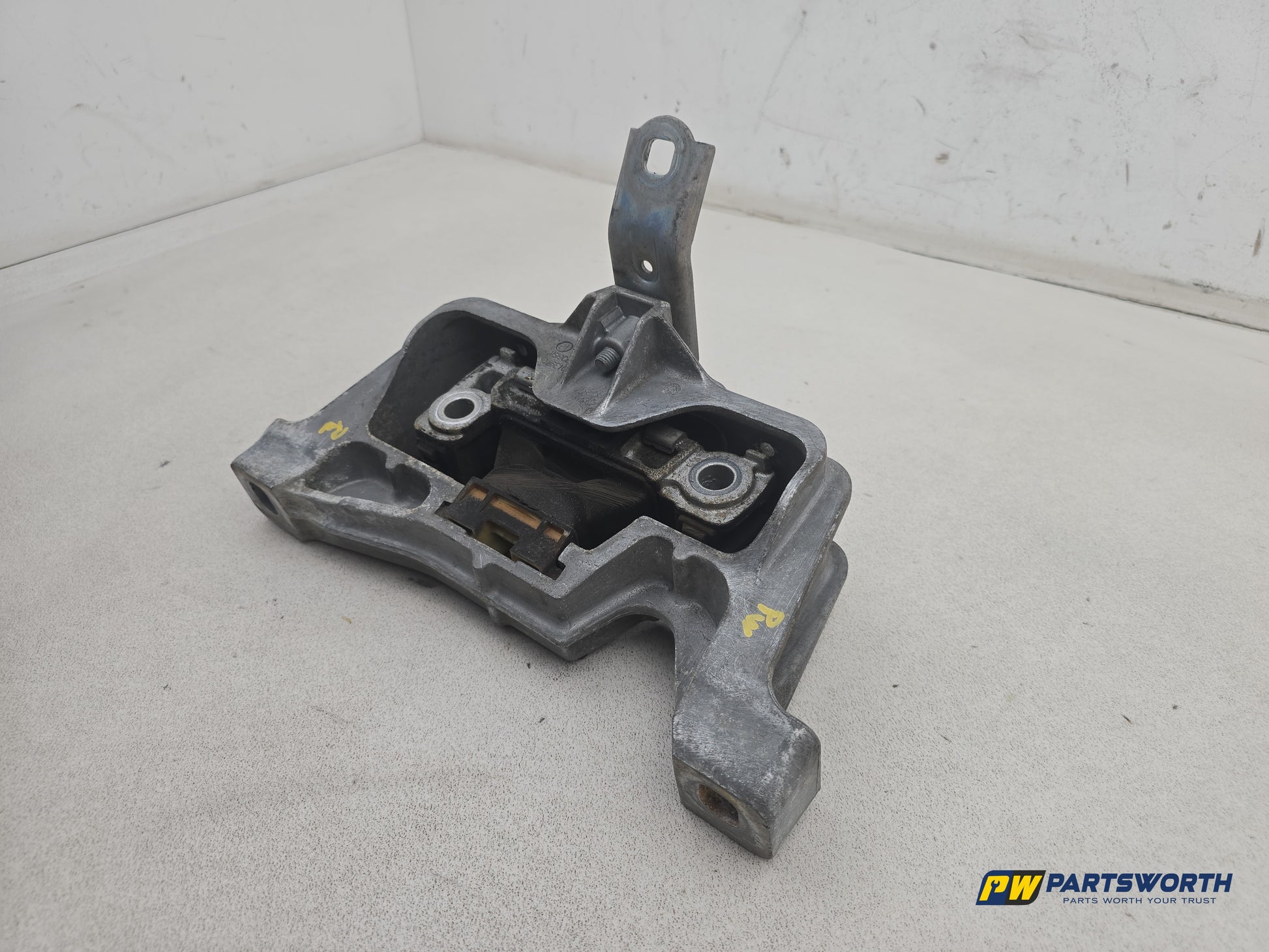 Mercedes-Benz B180 B-Class W246 Engine Mountig Bracket A2462401817 2011-2018 - photo 3
