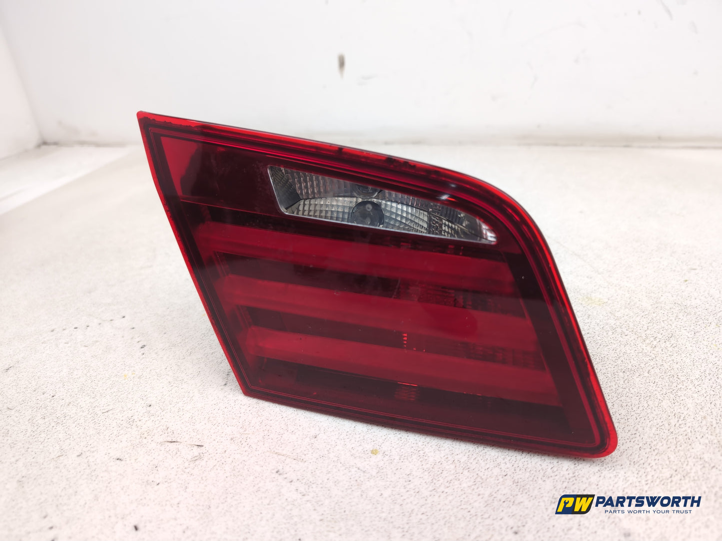 Bmw 5 Series 520d Se Auto F10 Lamp Assembly Rear Inner Lh Passenger Side 7203225 - photo 3