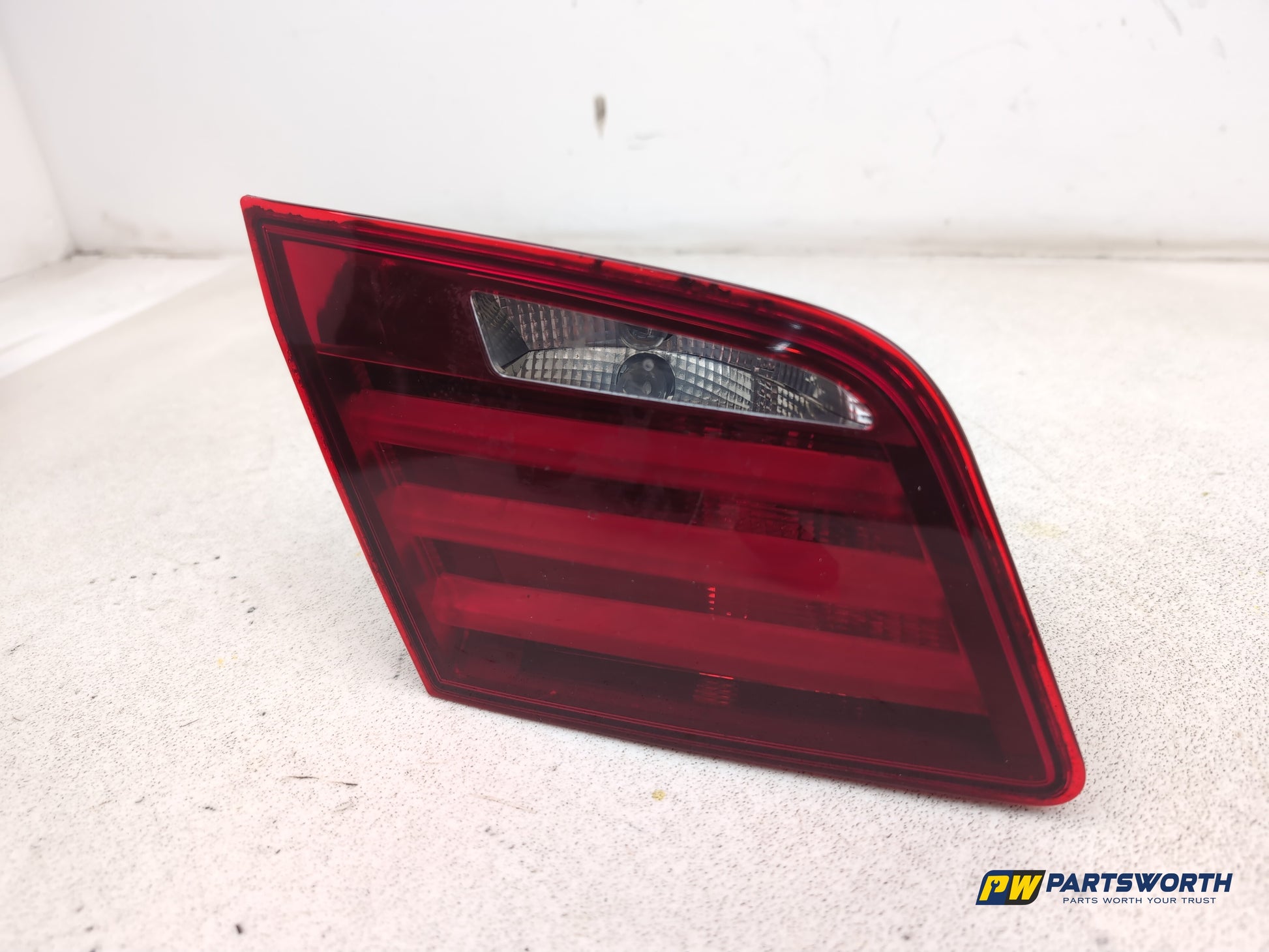 Bmw 5 Series 520d Se Auto F10 Lamp Assembly Rear Inner Lh Passenger Side 7203225 - photo 3
