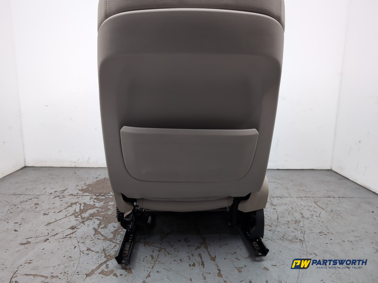 Seat Front RH 9