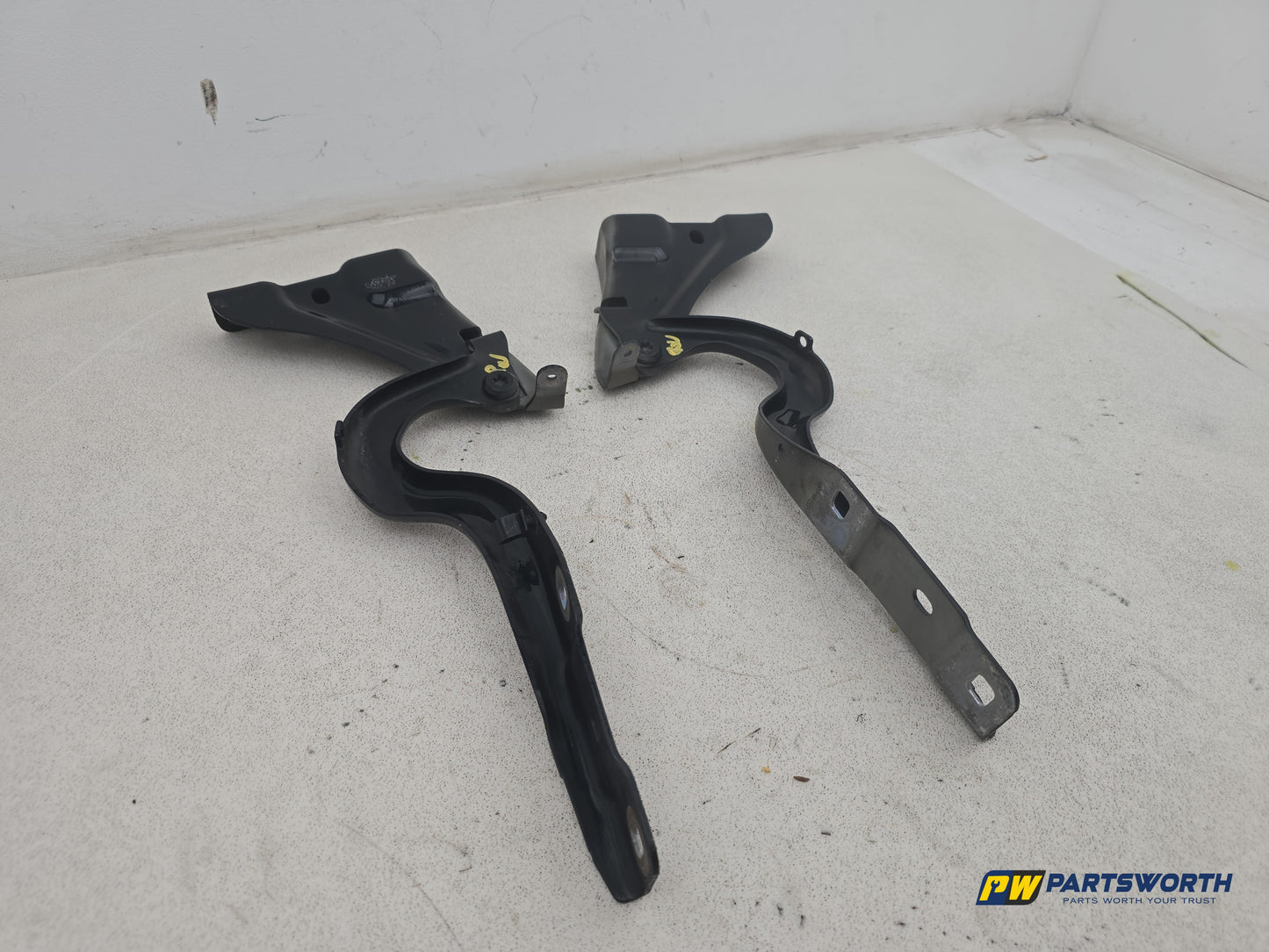 Bonnet Hinges 3