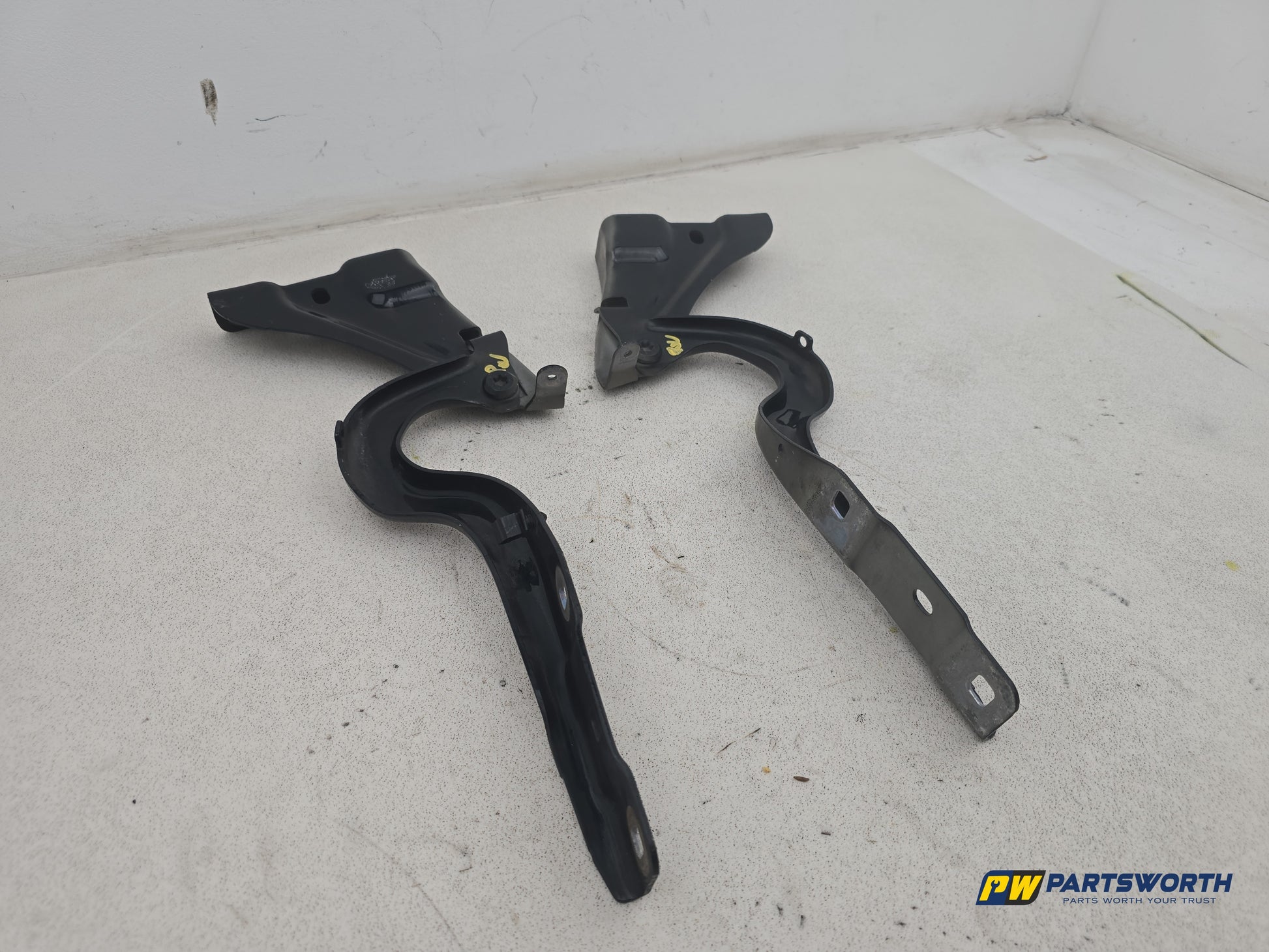 Bonnet Hinges 3