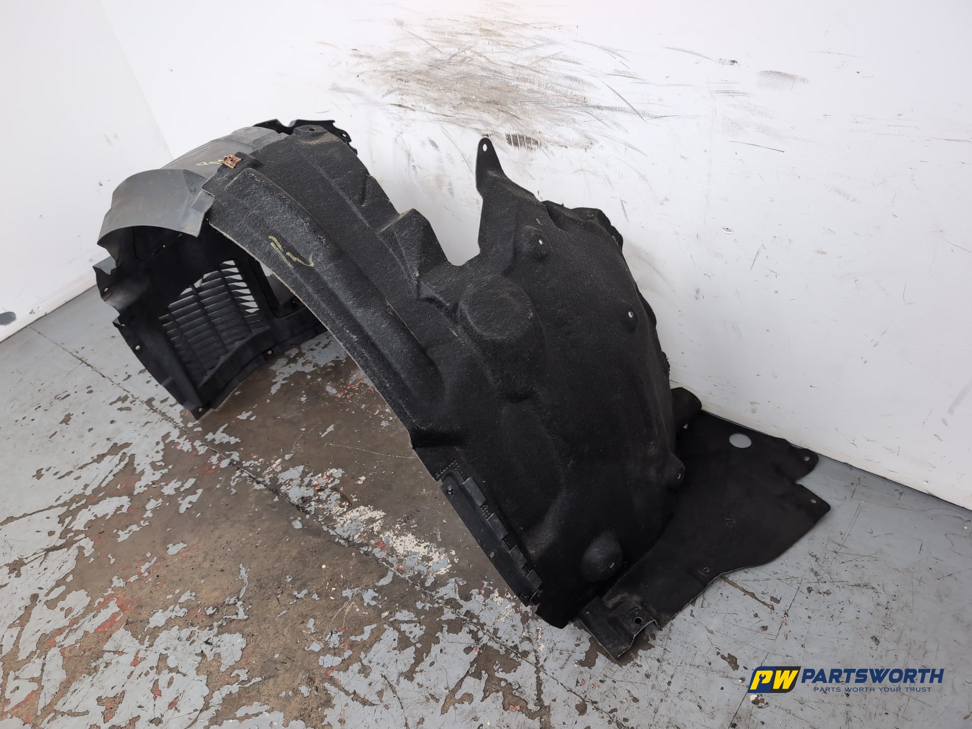 Moulding Wheel Arch Front LH 3