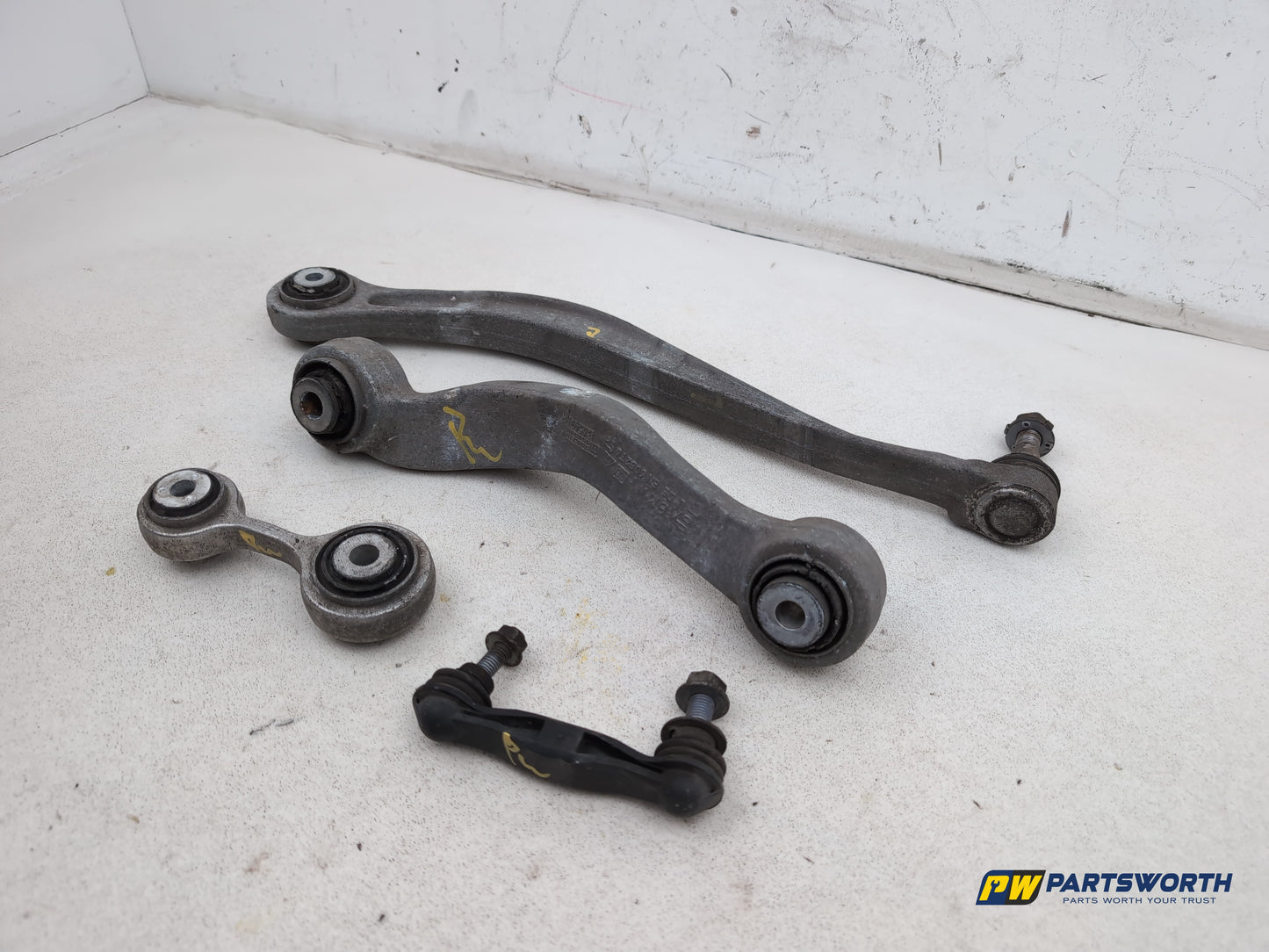 Suspension Arm Rear Wishbone LH 3