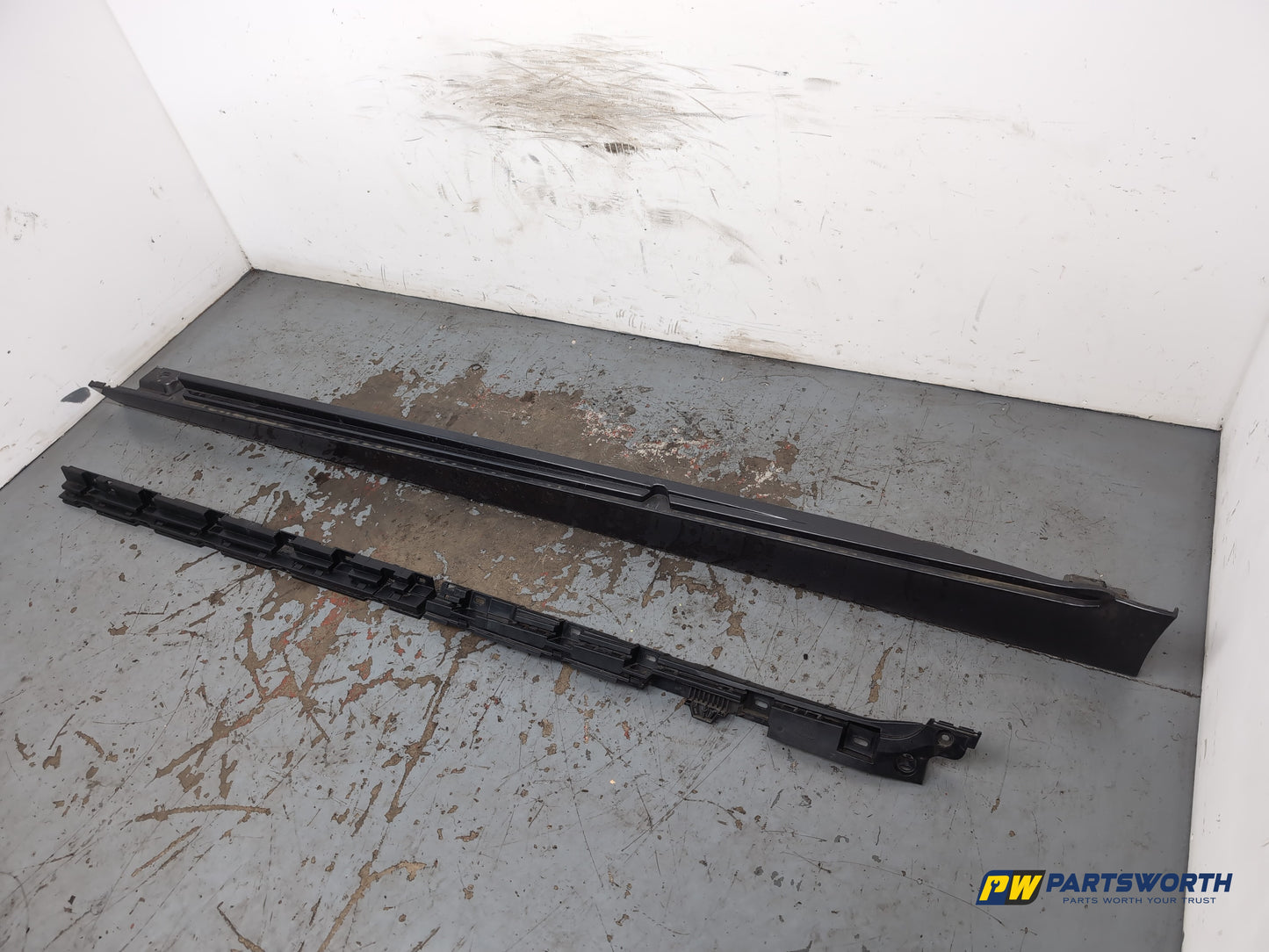 Side Skirt LH 3