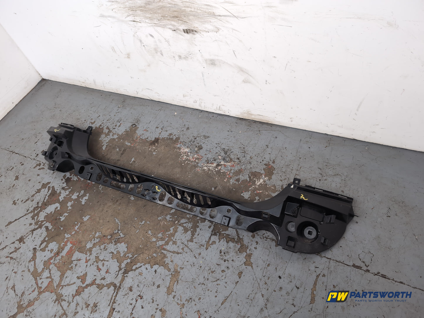 Bmw 5 Series 520d Se Auto F10 Rear Bumper Bracket Guide Mount Centre 7184766 - photo 3