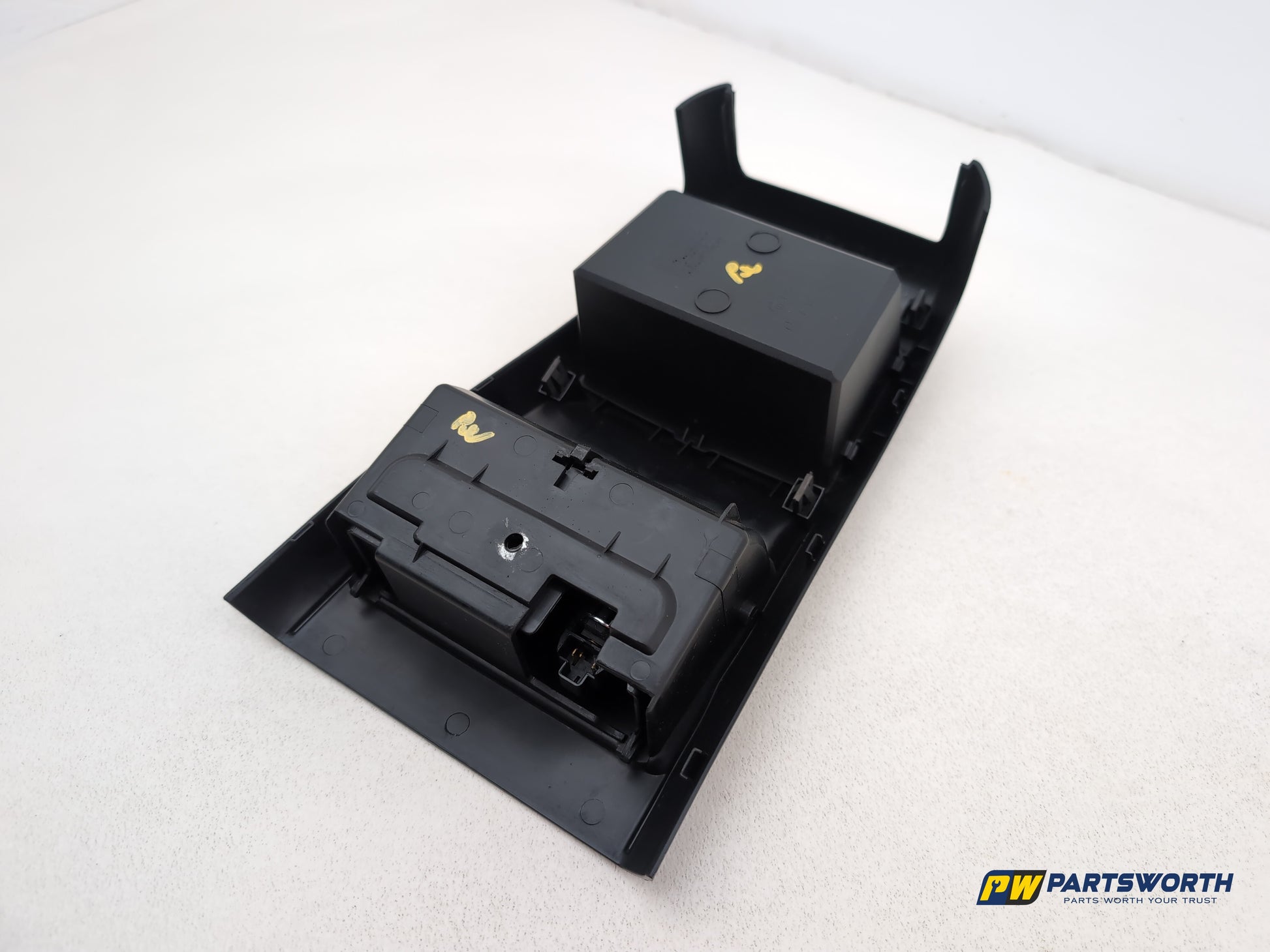 Mercedes-Benz B160 B-Class W245 Rear Centre Console Storage Trim A1696830091 - photo 9