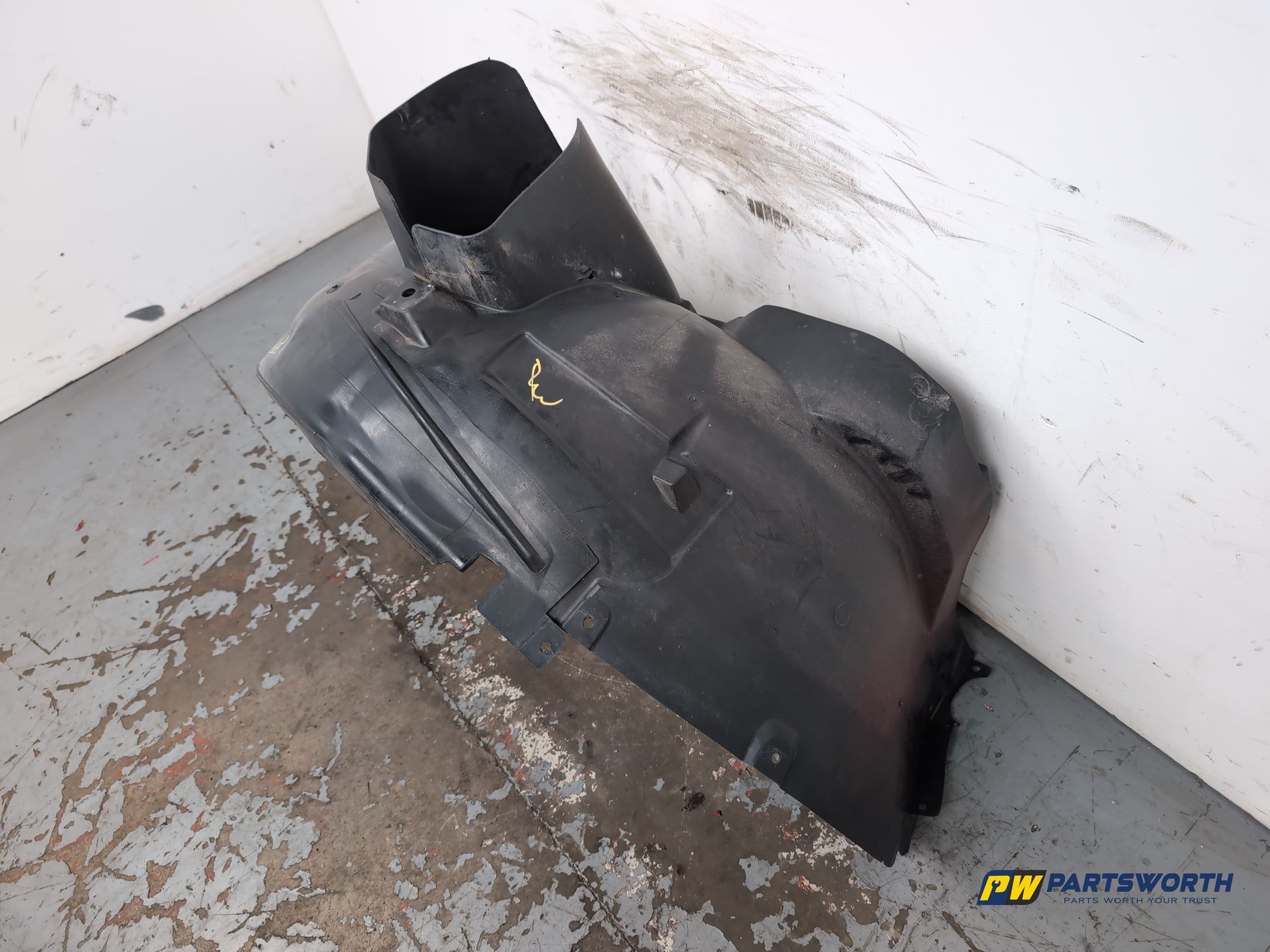 Moulding Wheel Arch Front RH 3