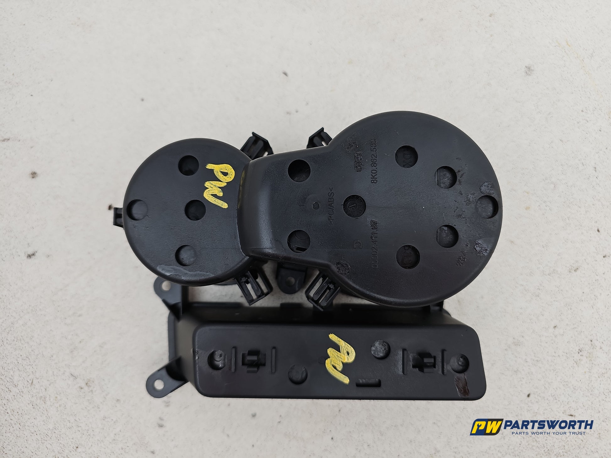 Centre Console Cup Holder 3