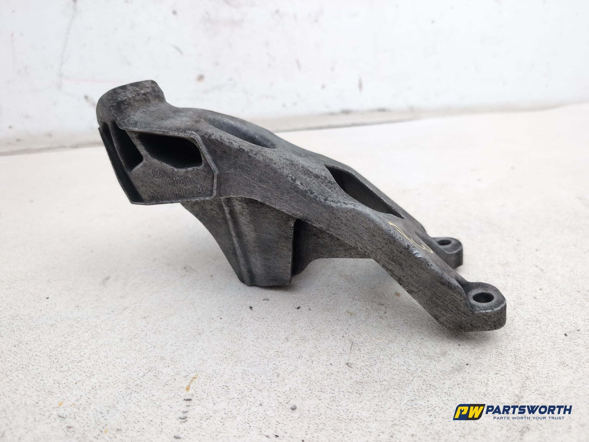 Engine Mounting Bracket 2