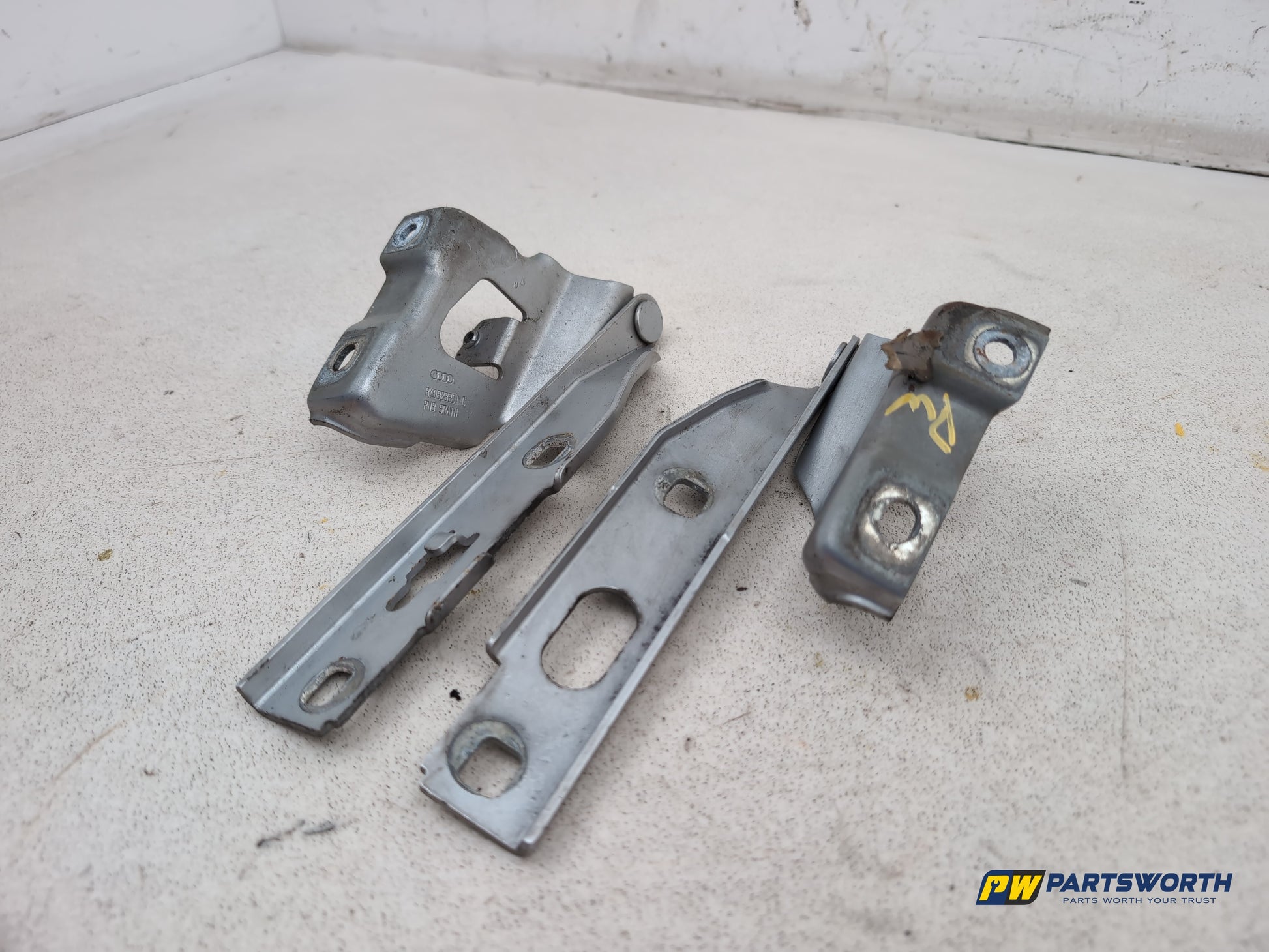 Bonnet Hinges 2