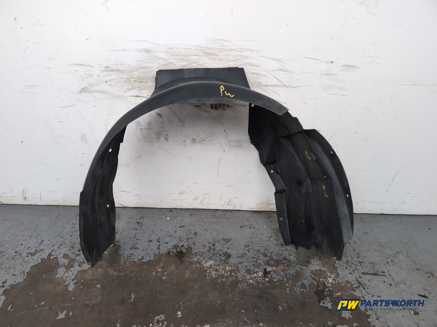 Moulding Wheel Arch Front RH 2