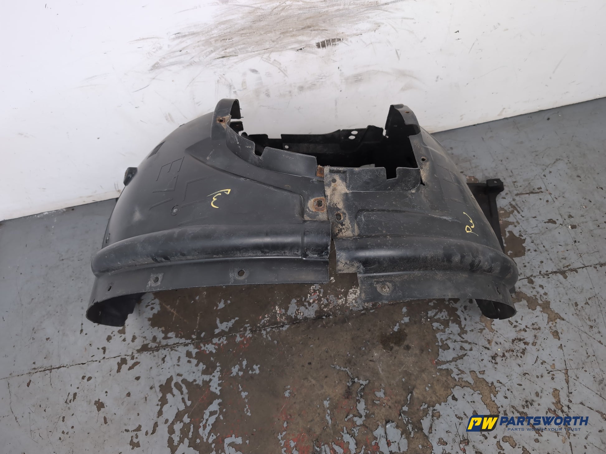 Moulding Wheel Arch Front LH 2