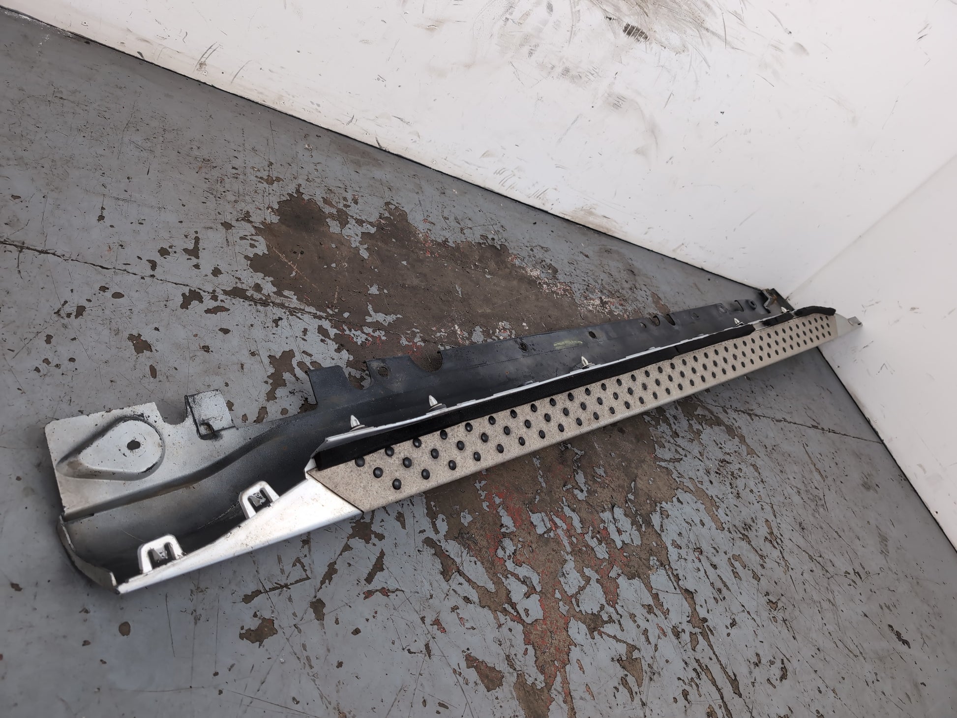 Side Skirt LH 9