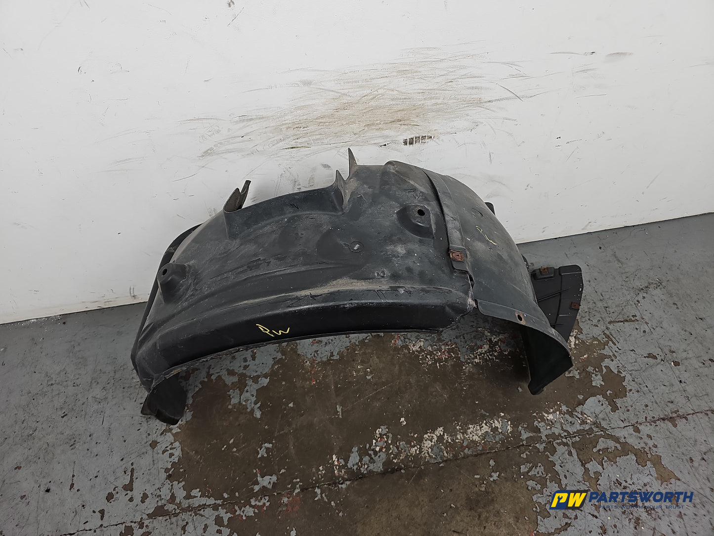 Moulding Wheel Arch Front RH 2
