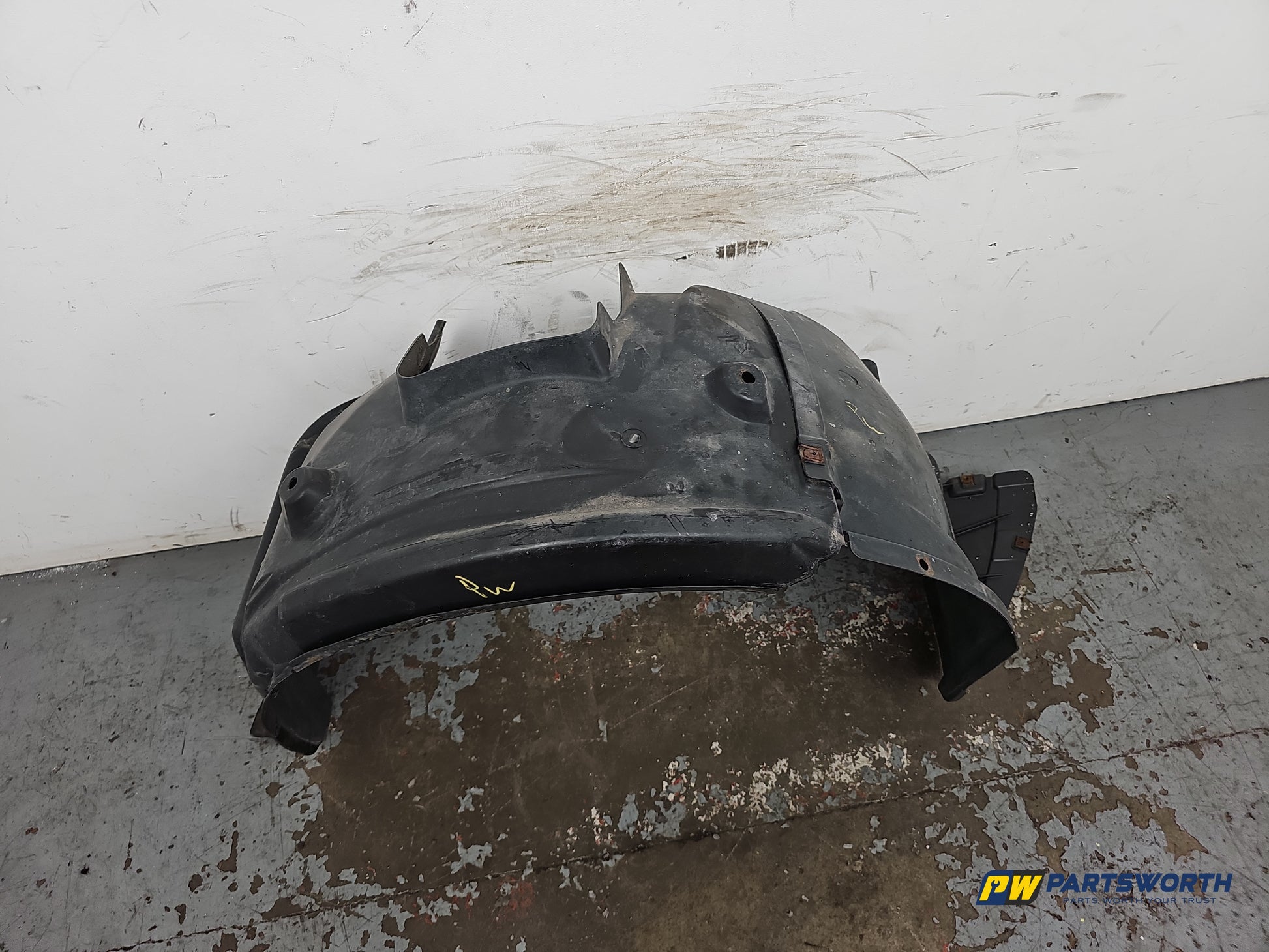 Moulding Wheel Arch Front RH 2
