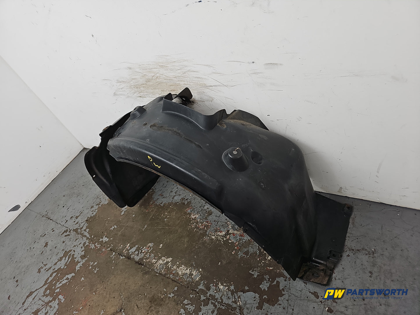 Moulding Wheel Arch Front LH 2
