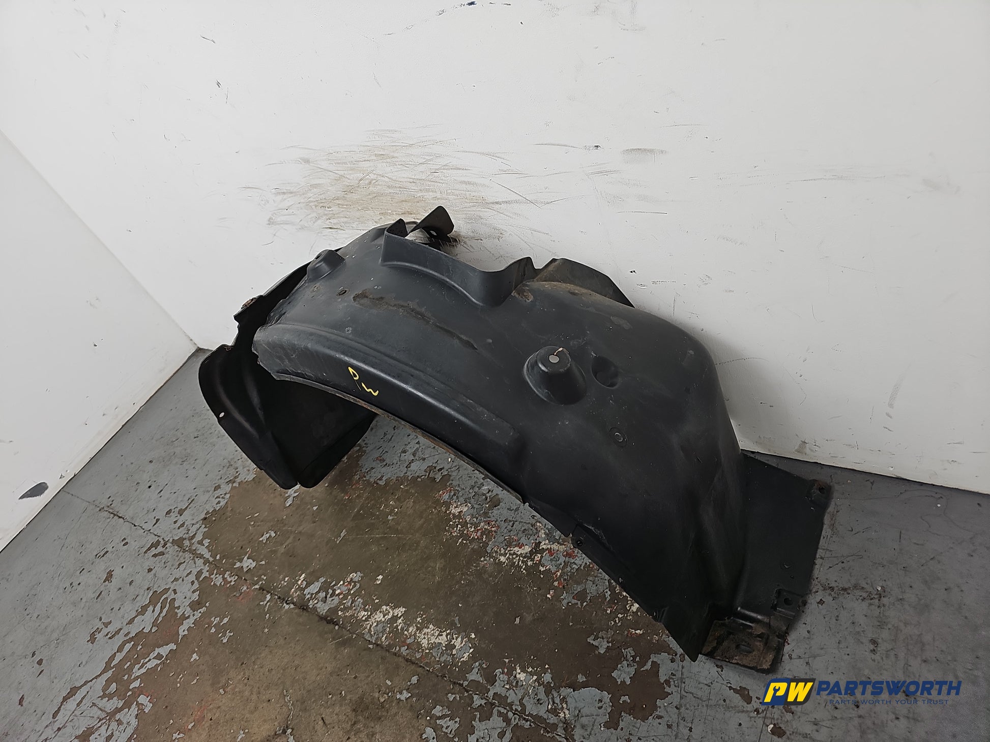 Moulding Wheel Arch Front LH 2