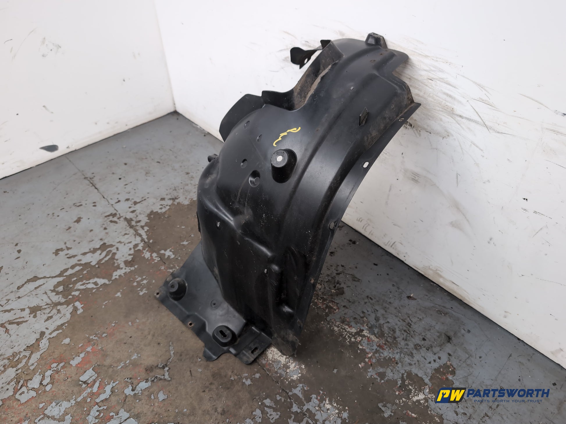 Moulding Wheel Arch Front LH 2