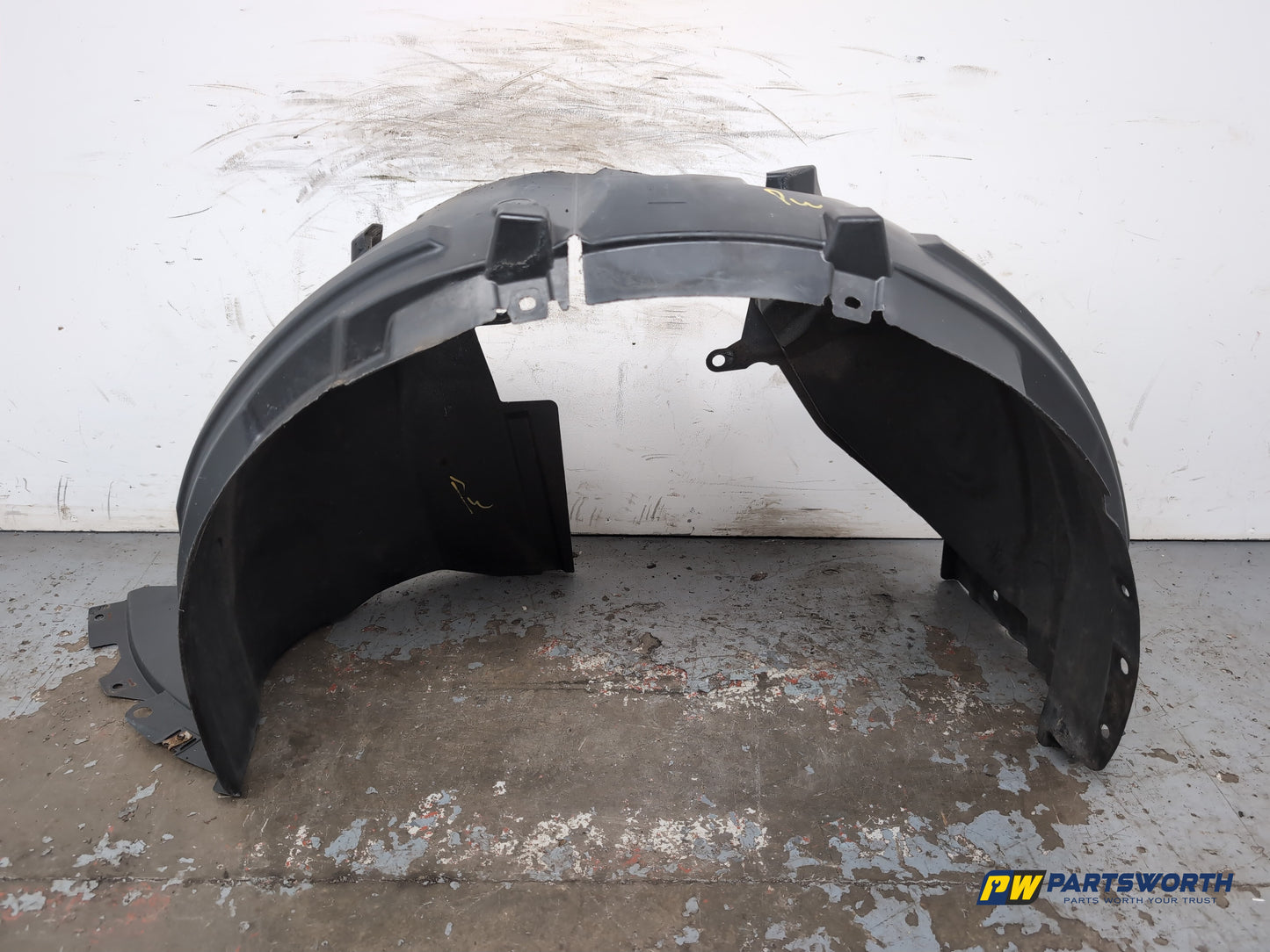 Moulding Wheel Arch Front LH 2
