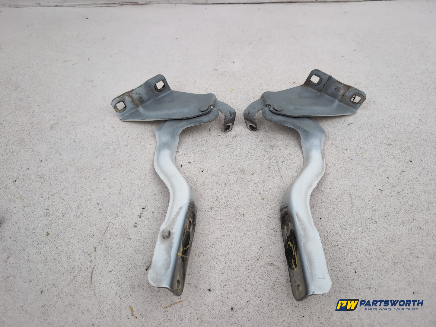 Bonnet Hinges 2