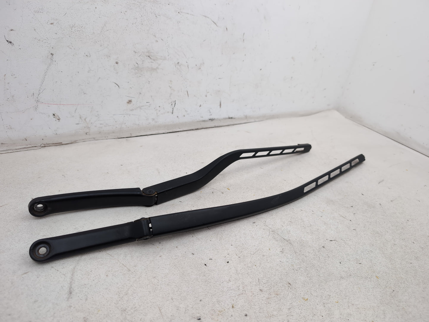 Wiper Front Arm 2