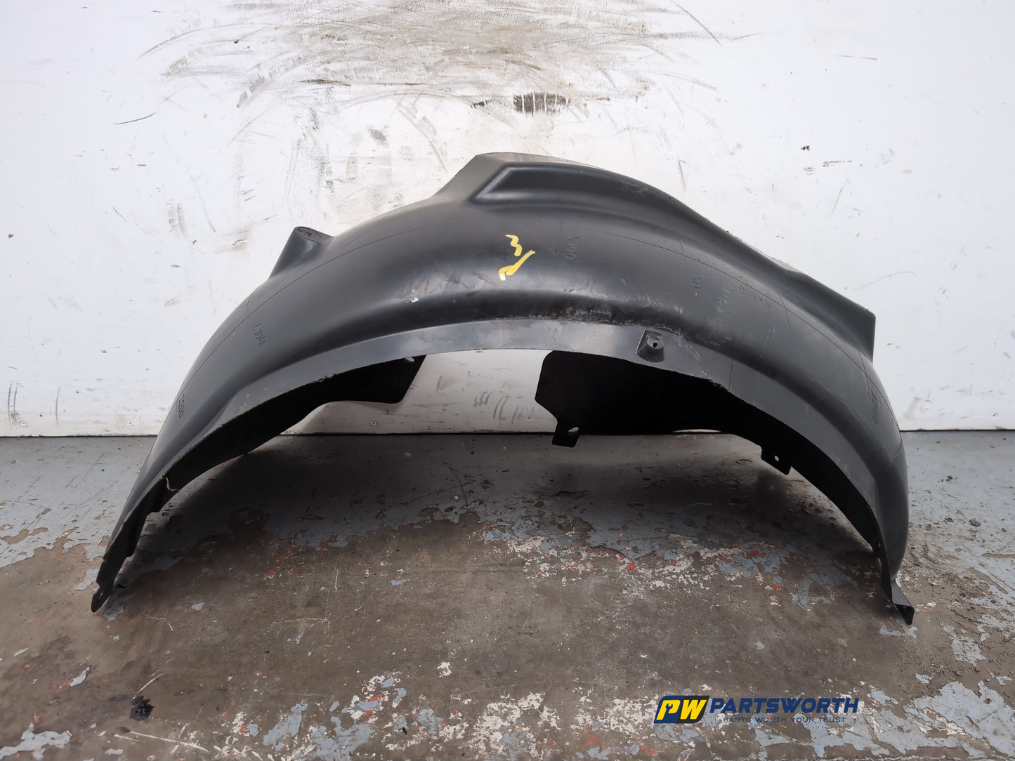 Moulding Wheel Arch Front RH 2