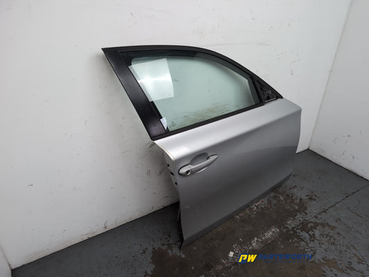 Bmw 1 Series 118d M Sport E87 Hatchback Door Front Rh Titansilber Metallic 354 - photo 2