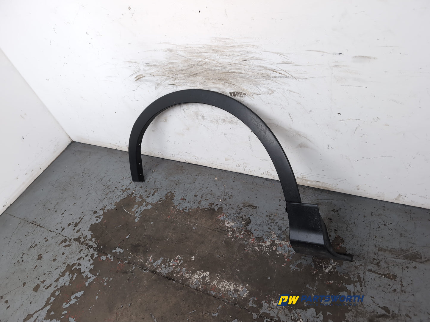 Moulding Wheel Arch Front LH 2