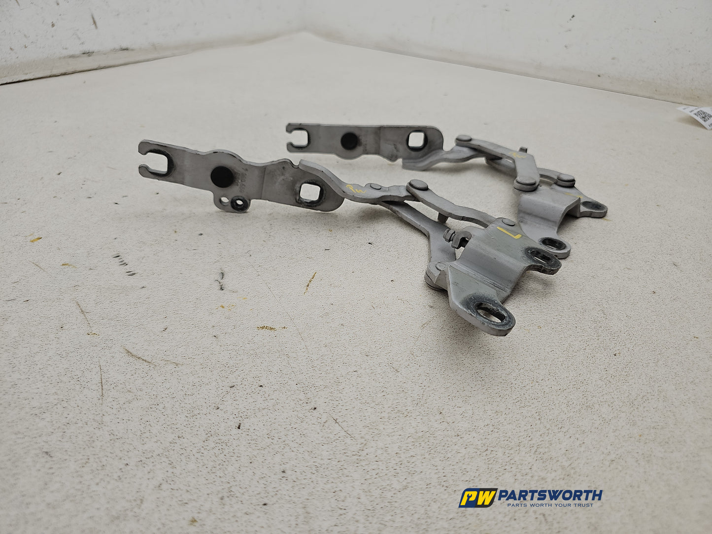 Bonnet Hinges 2