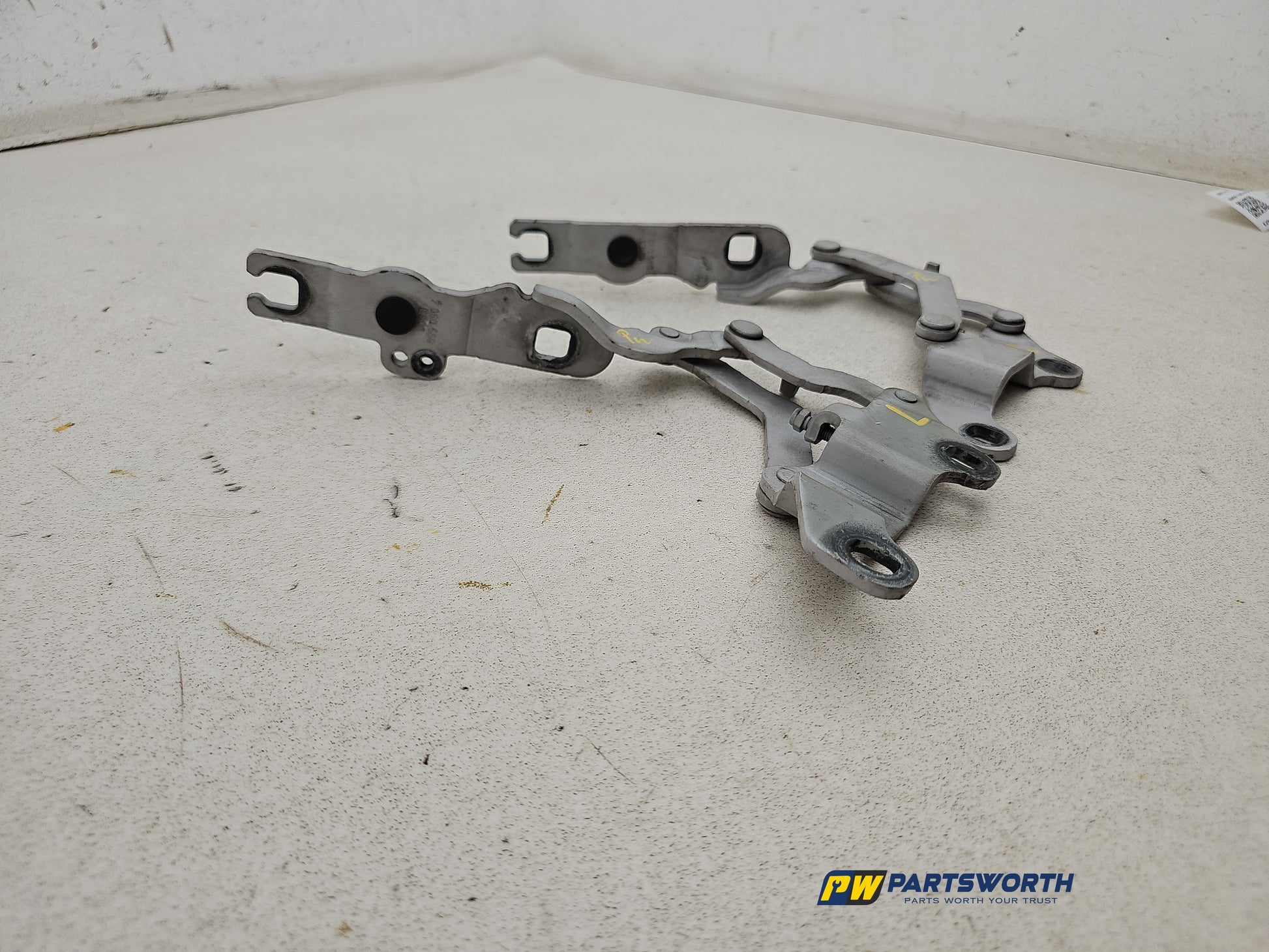Bonnet Hinges 2