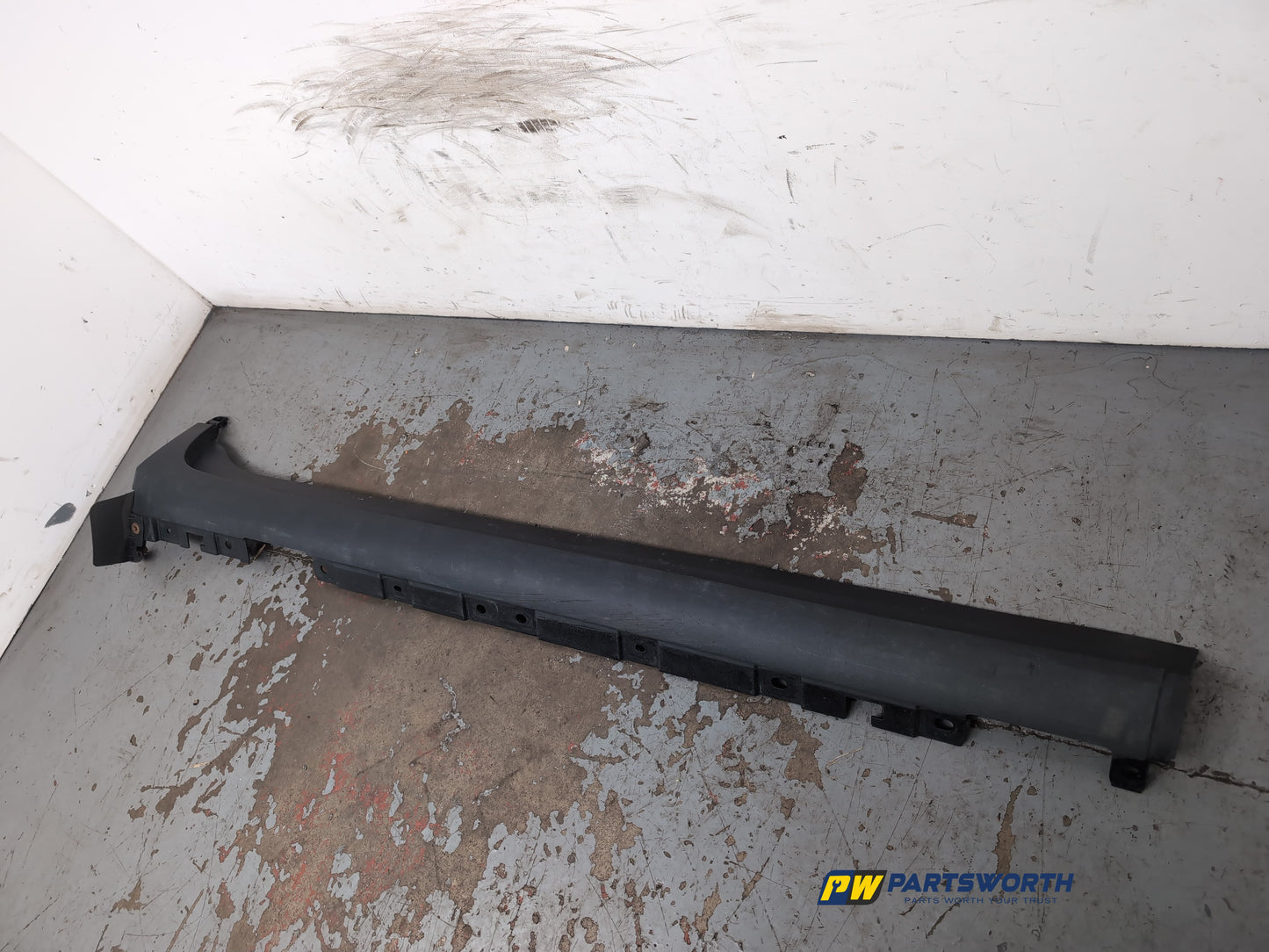 Side Skirt RH 2