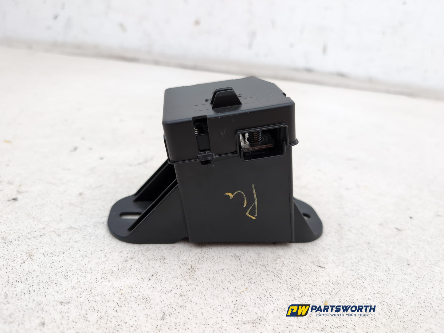 Positive Pole Battery Power Boot Distribution Fuse Box 2