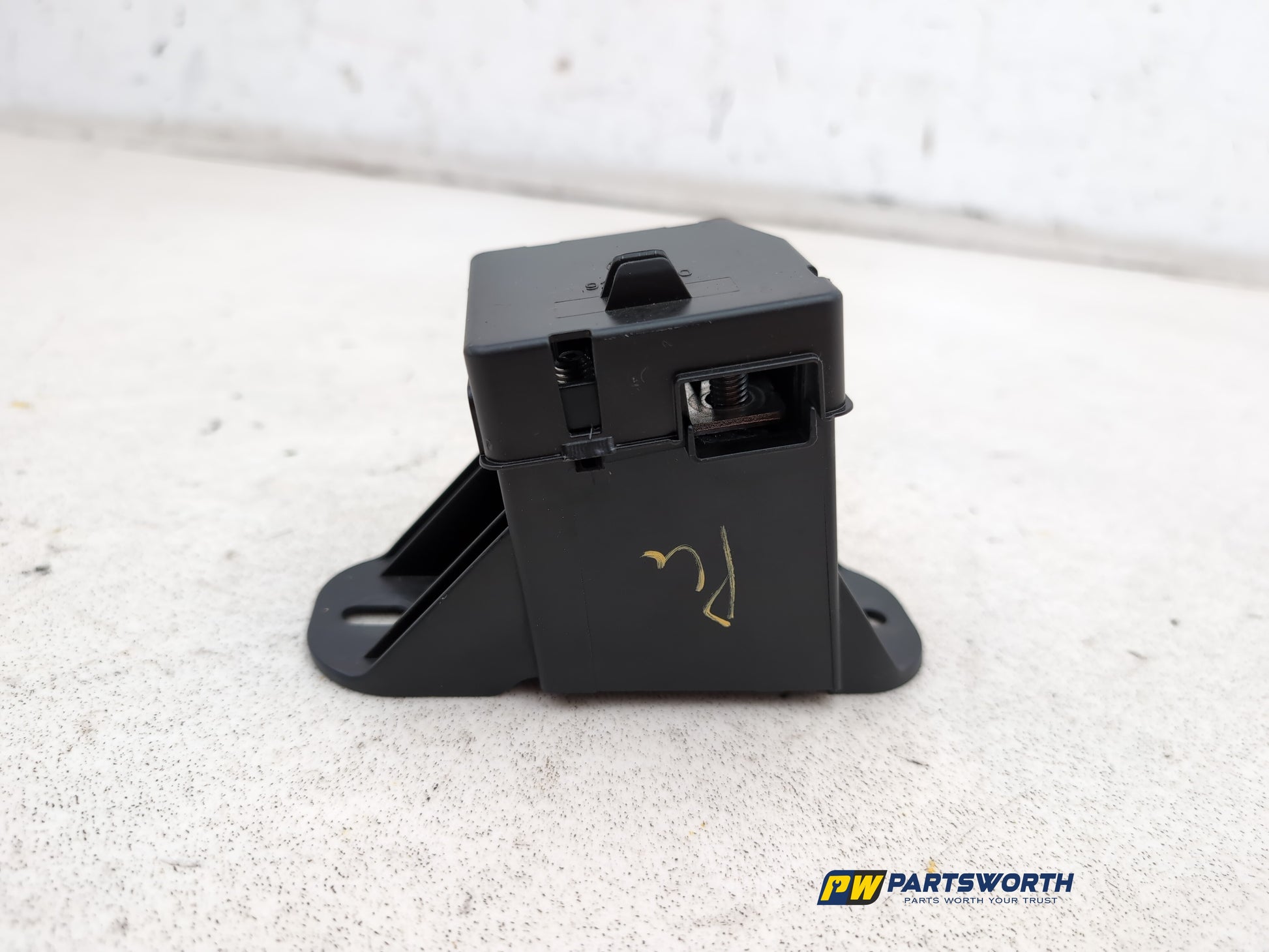 Positive Pole Battery Power Boot Distribution Fuse Box 2