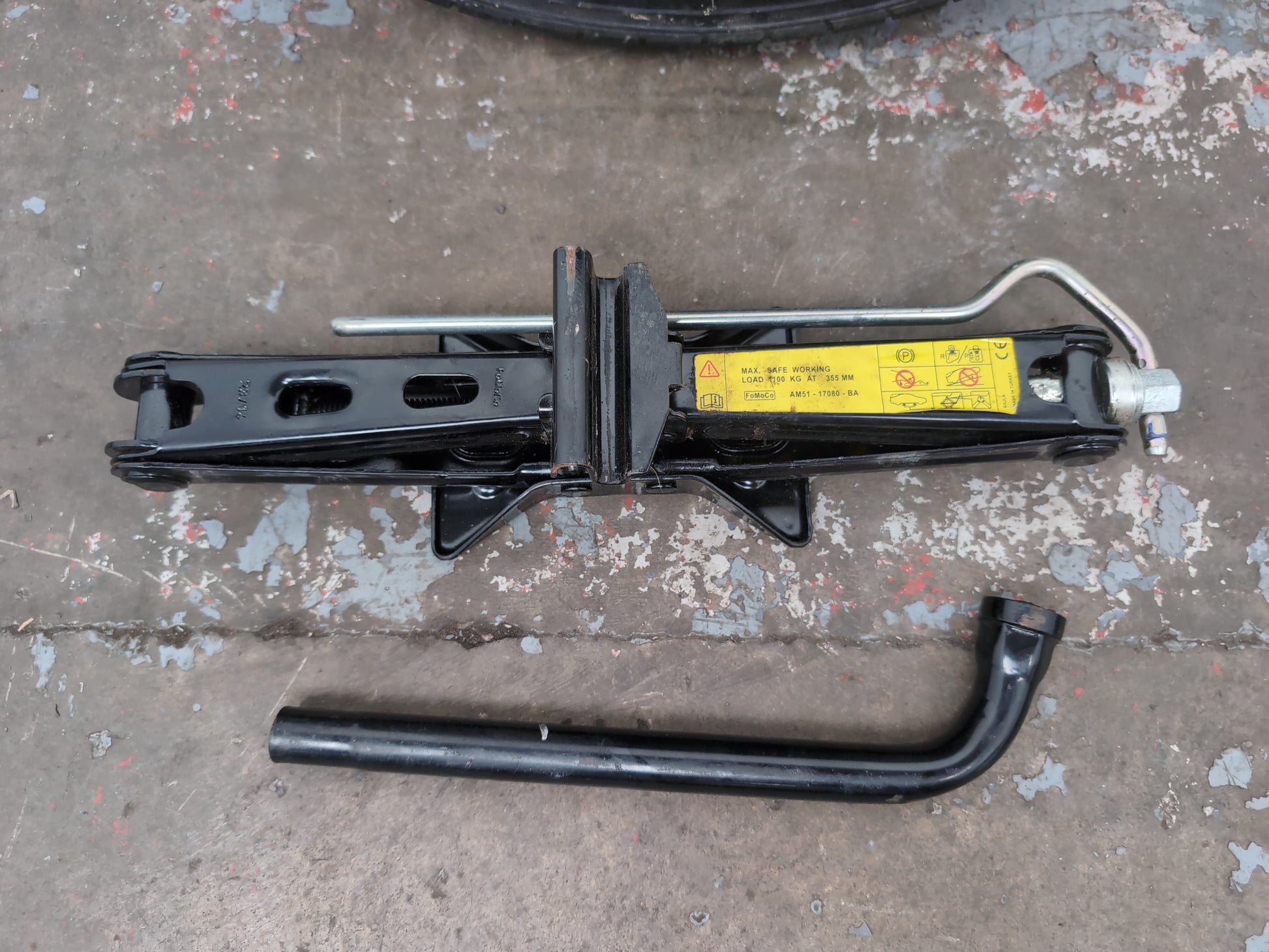 Space Saver Spare Wheel and Tool Kit  11