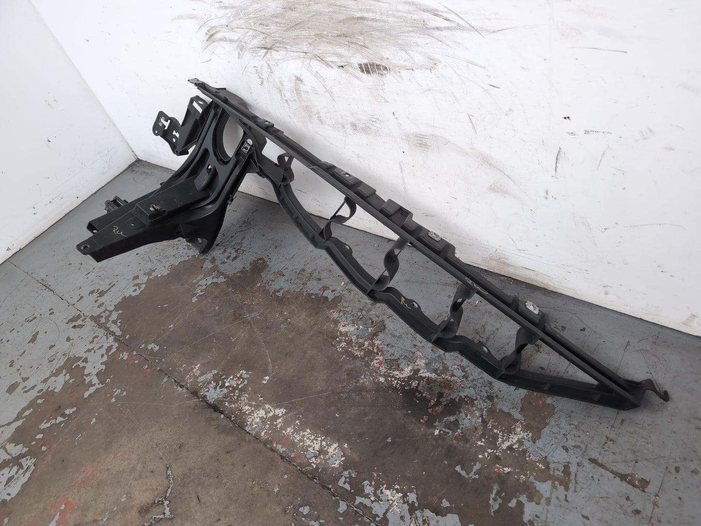 Headlamp Panel Support Bracket LH 2