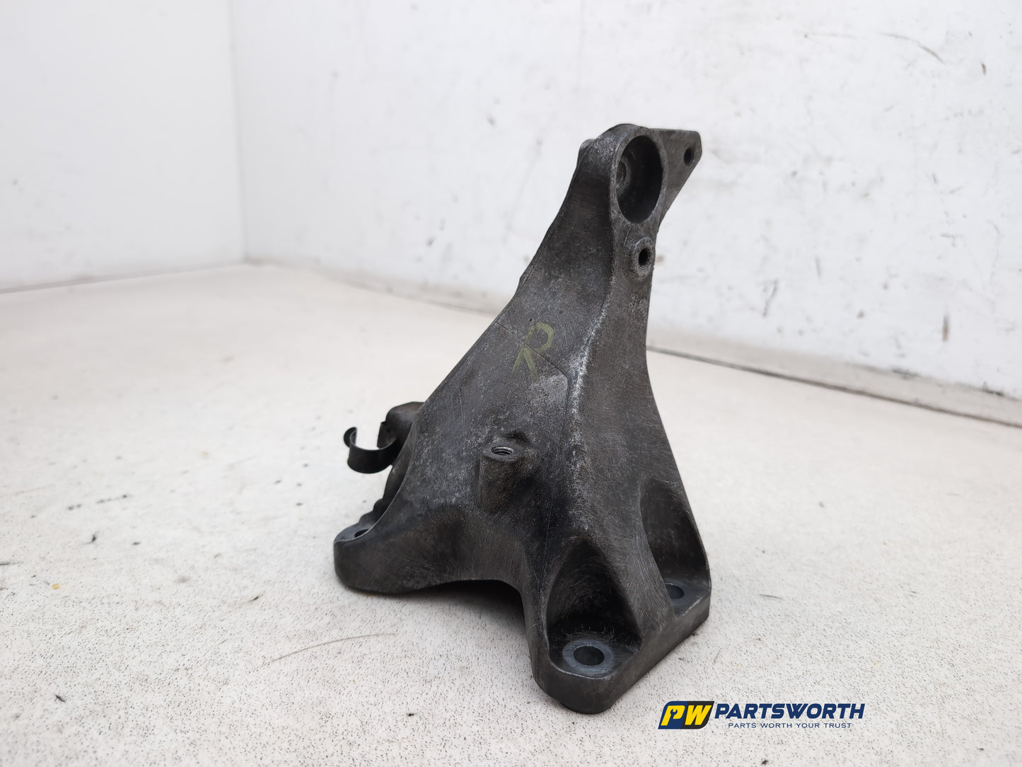 Engine Mounting Bracket 2