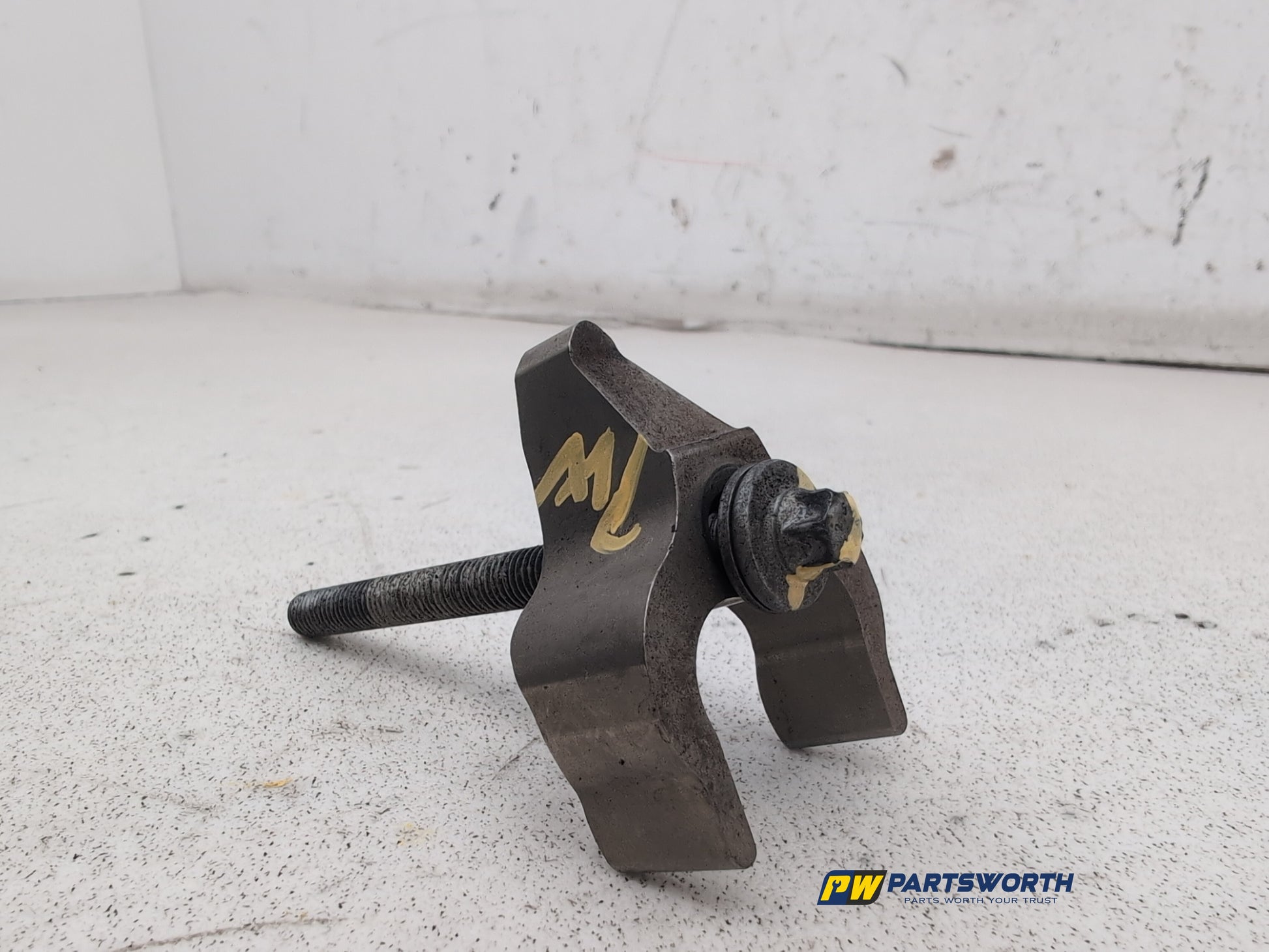 FUEL INJECTOR COVER ENGINE TRIM 2