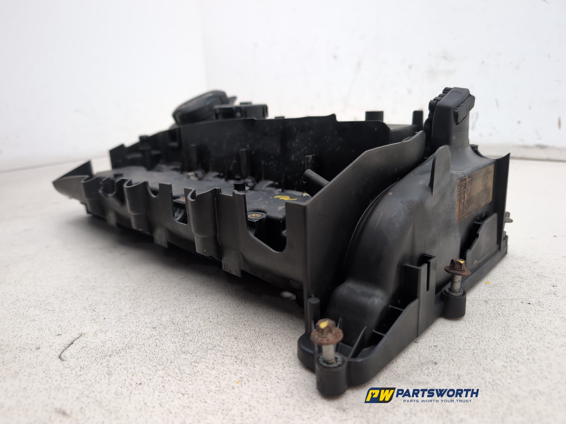 Camshaft Cover  2