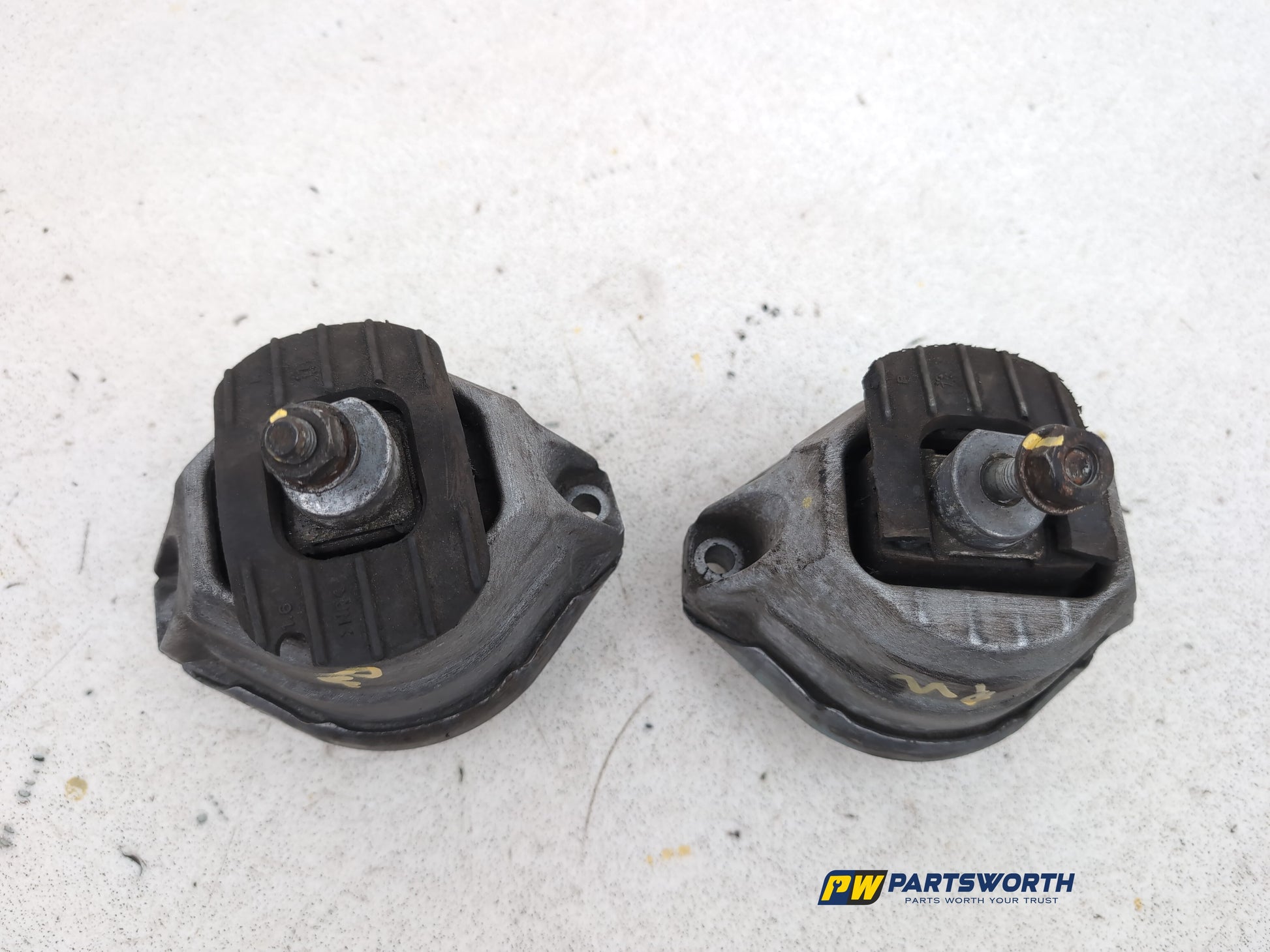 Set Of Engine Mounts LH + RH 2