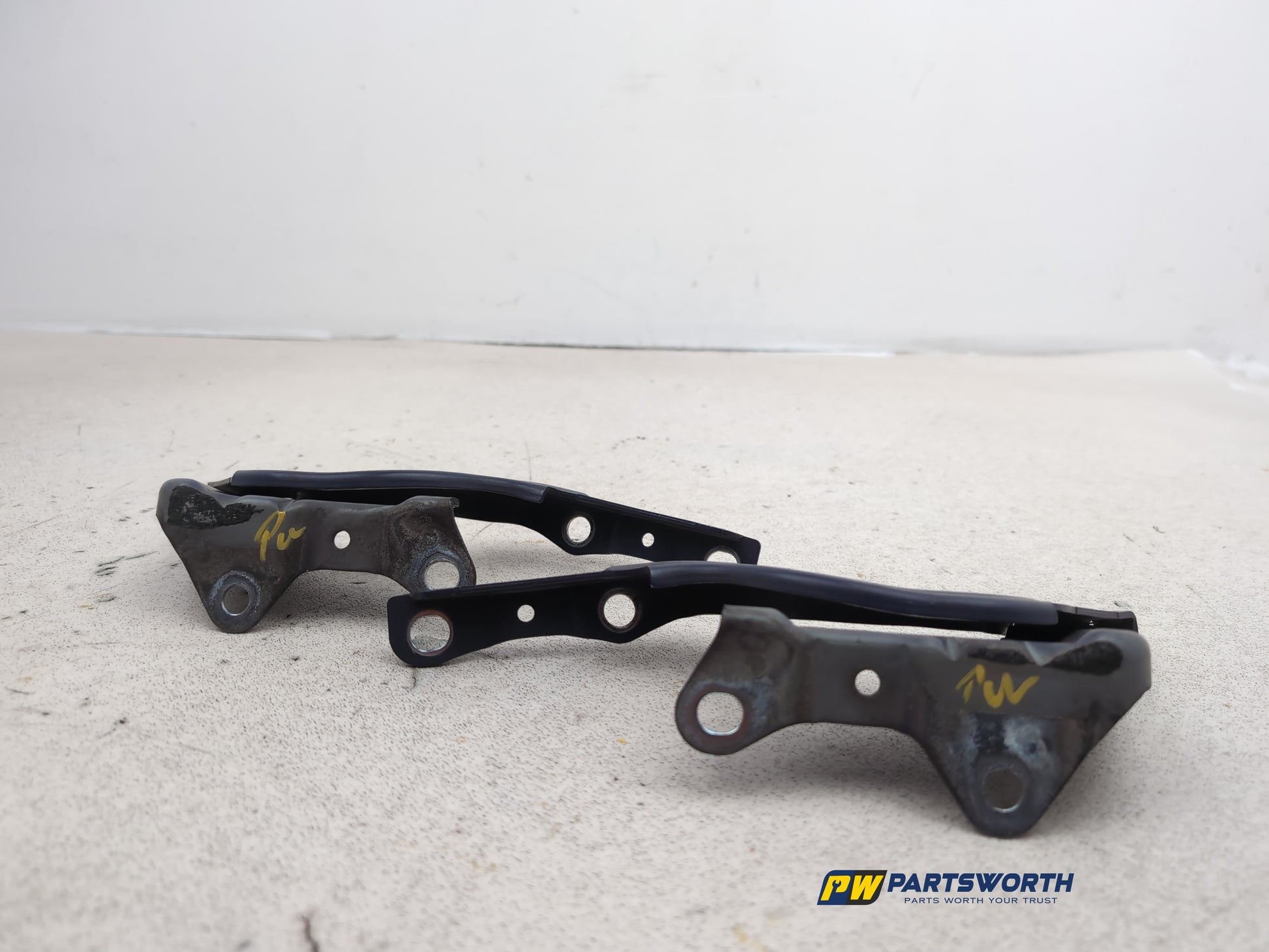 Bonnet Hinges 2