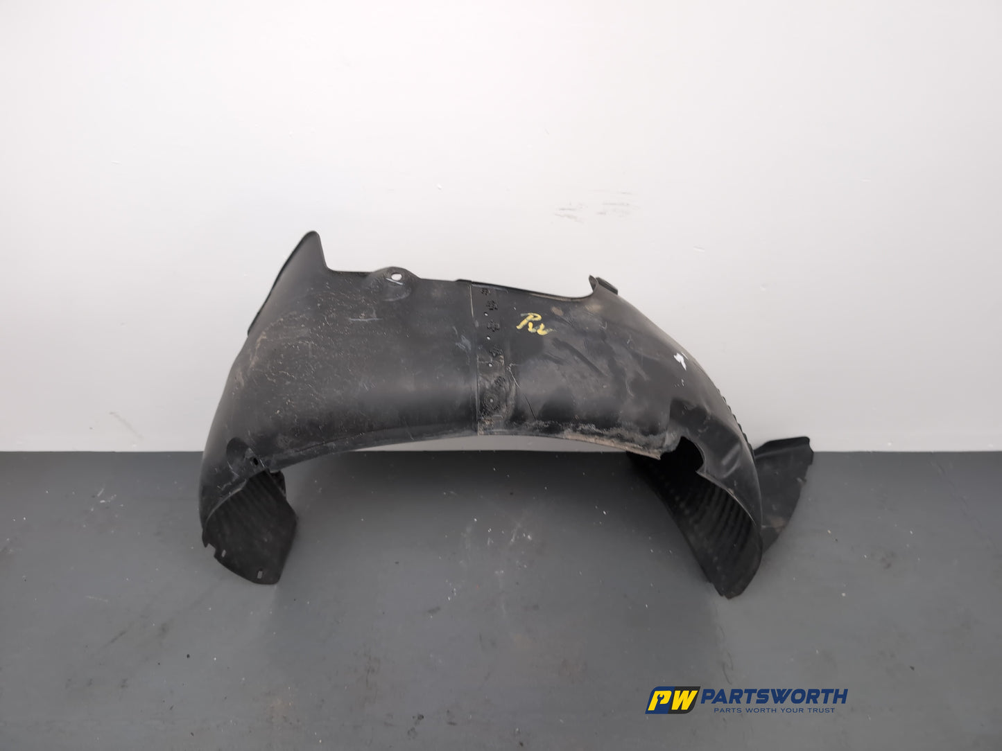 Moulding Wheel Arch Front RH 2