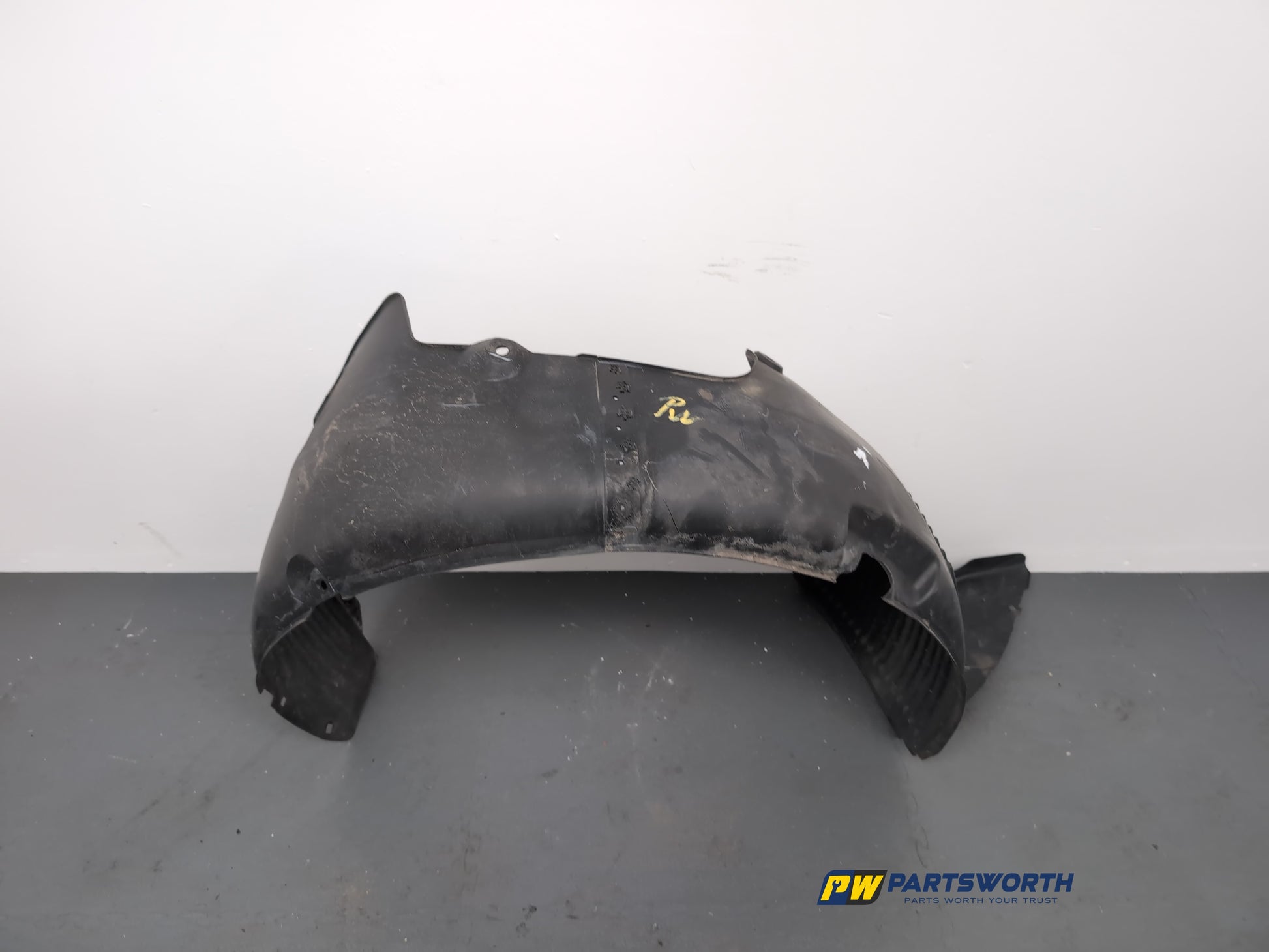 Moulding Wheel Arch Front RH 2