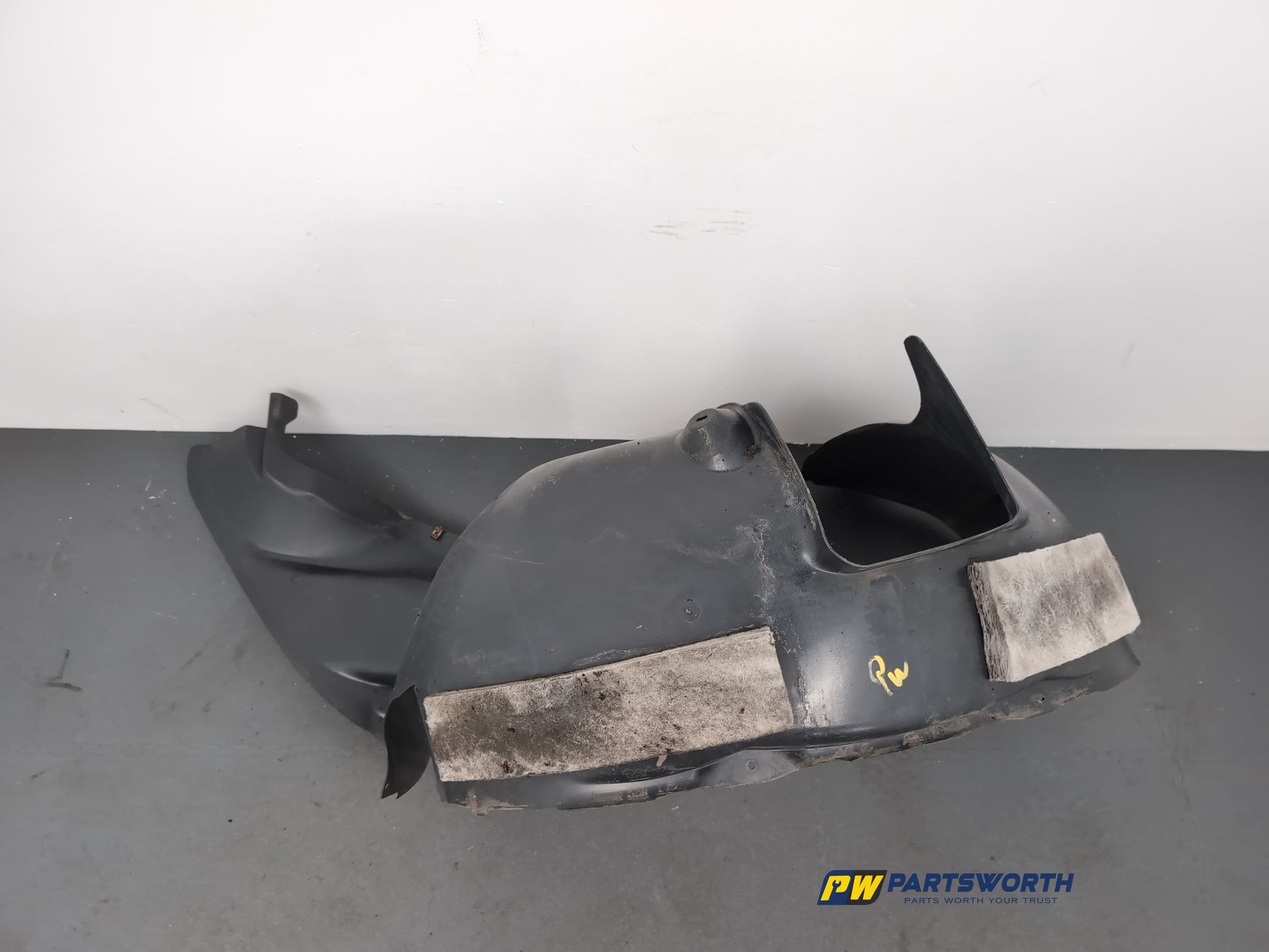 Moulding Wheel Arch Front LH 2