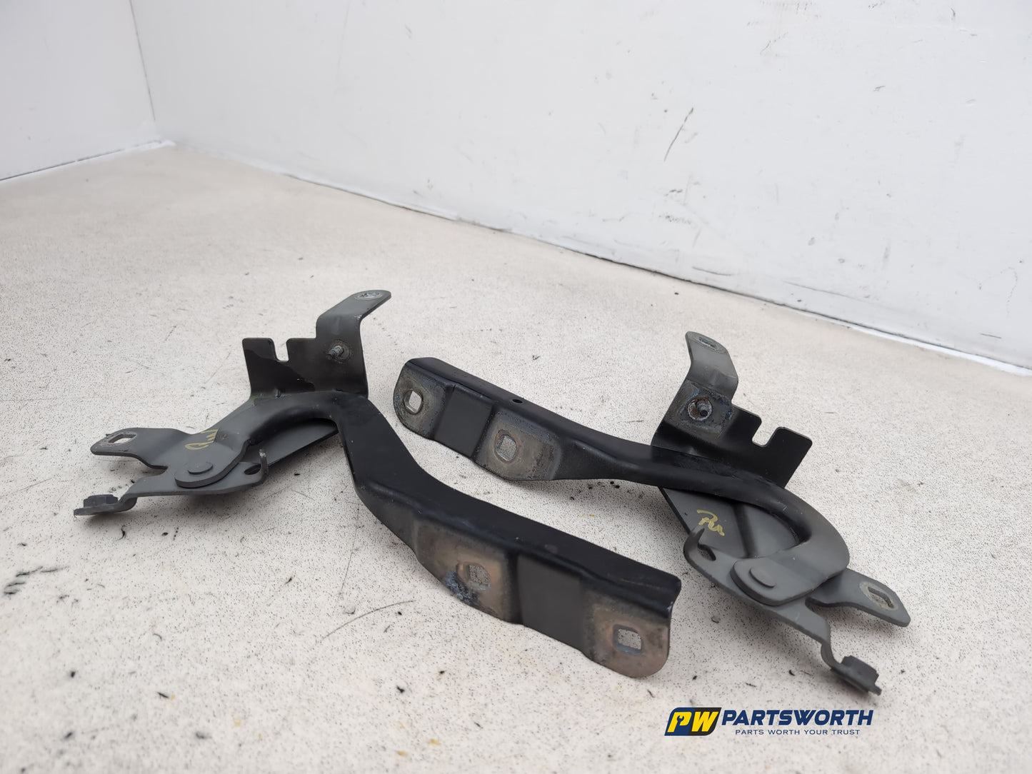 Bonnet Hinges 3