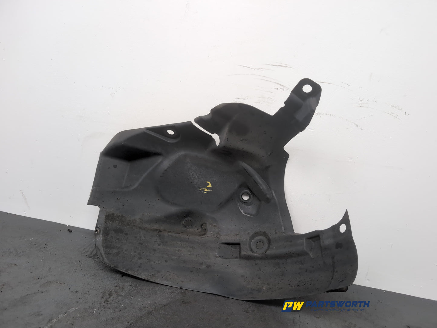 Moulding Wheel Arch Front LH 3