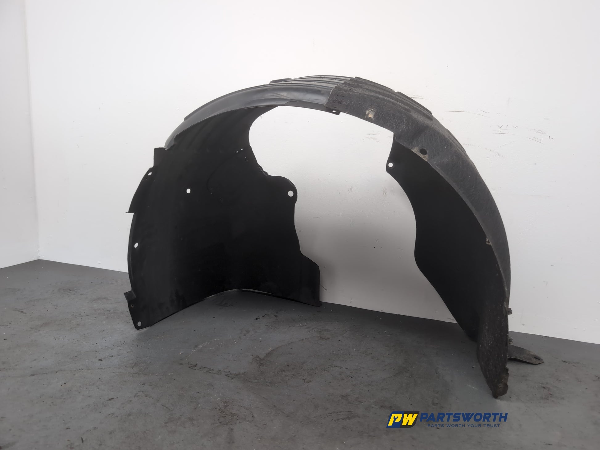 Moulding Wheel Arch Front LH 3