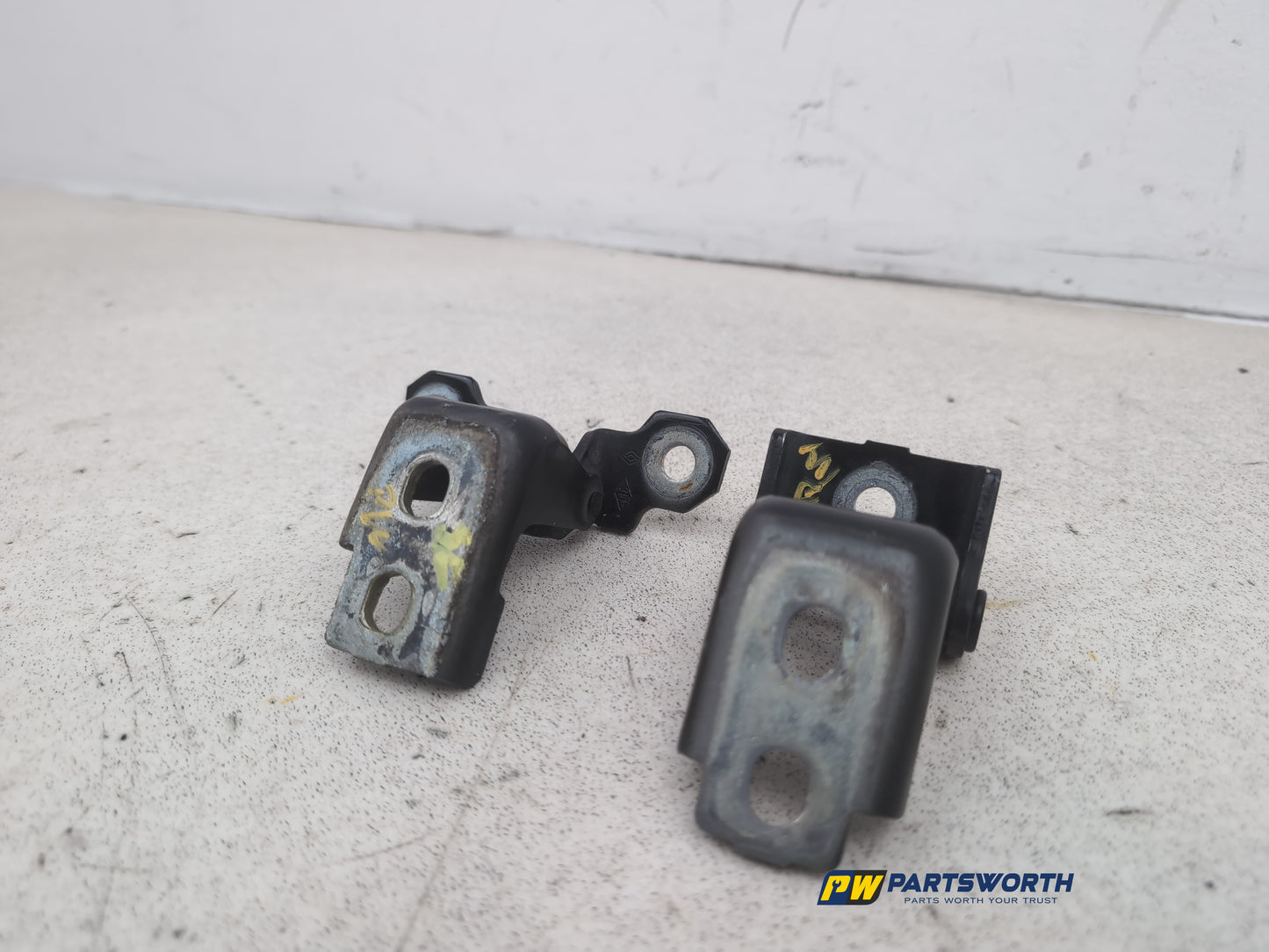 LH Front Door Hinge Pair  3
