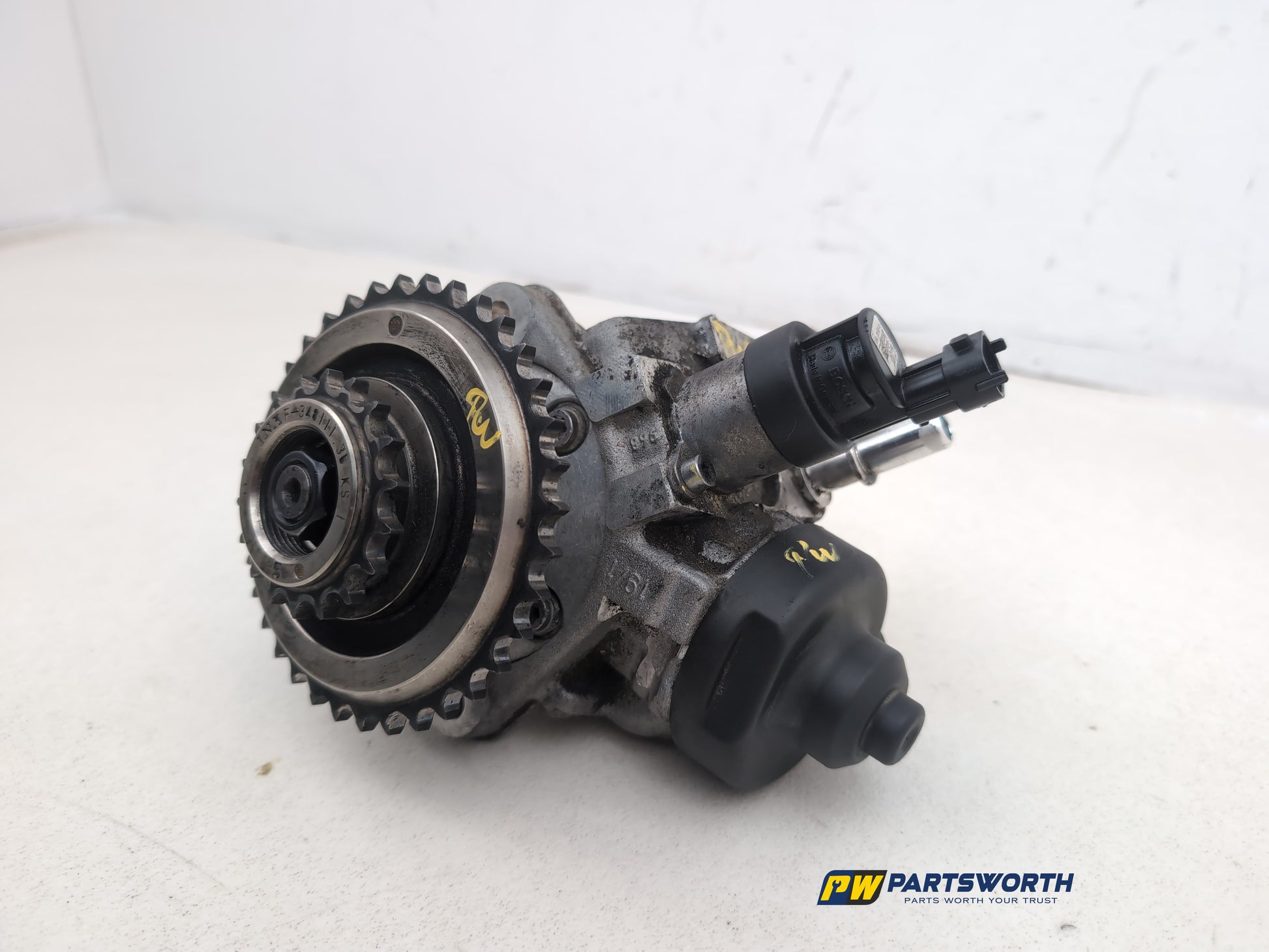 High pressure fuel pump 4